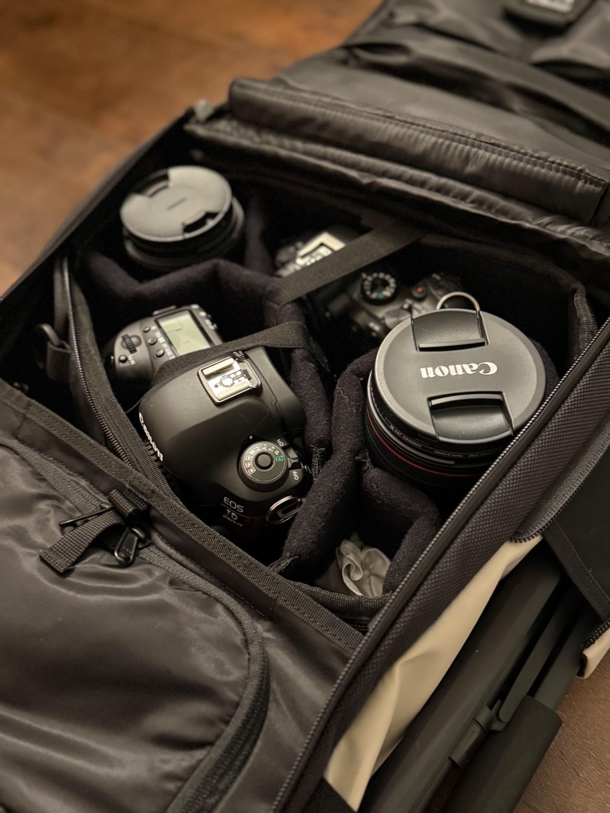 WANDRD PRVKE 21L Photography Bundle: Weather-Resistant Travel and Camera Backpack with Laptop Sleeve, Quick Side Access, Clamshell Opening, Black customer photo 1