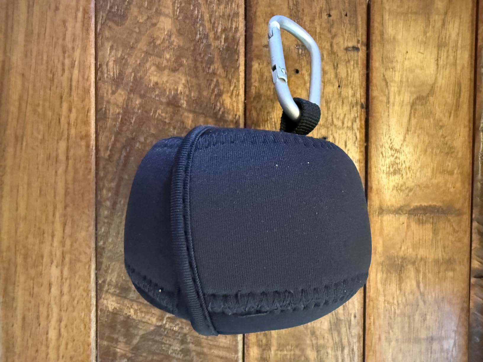 JJC Water Resistant Neoprene Camera Lens Pouch Case, Fold-Over Lens Bag for Mirrorless Lenses Up to 2.6 x 3.1(D X H) for Canon RF 50mm f/1.8, Sony FE 55mm f/1.8, Sigma 56mm f/1.4 etc. customer photo 1