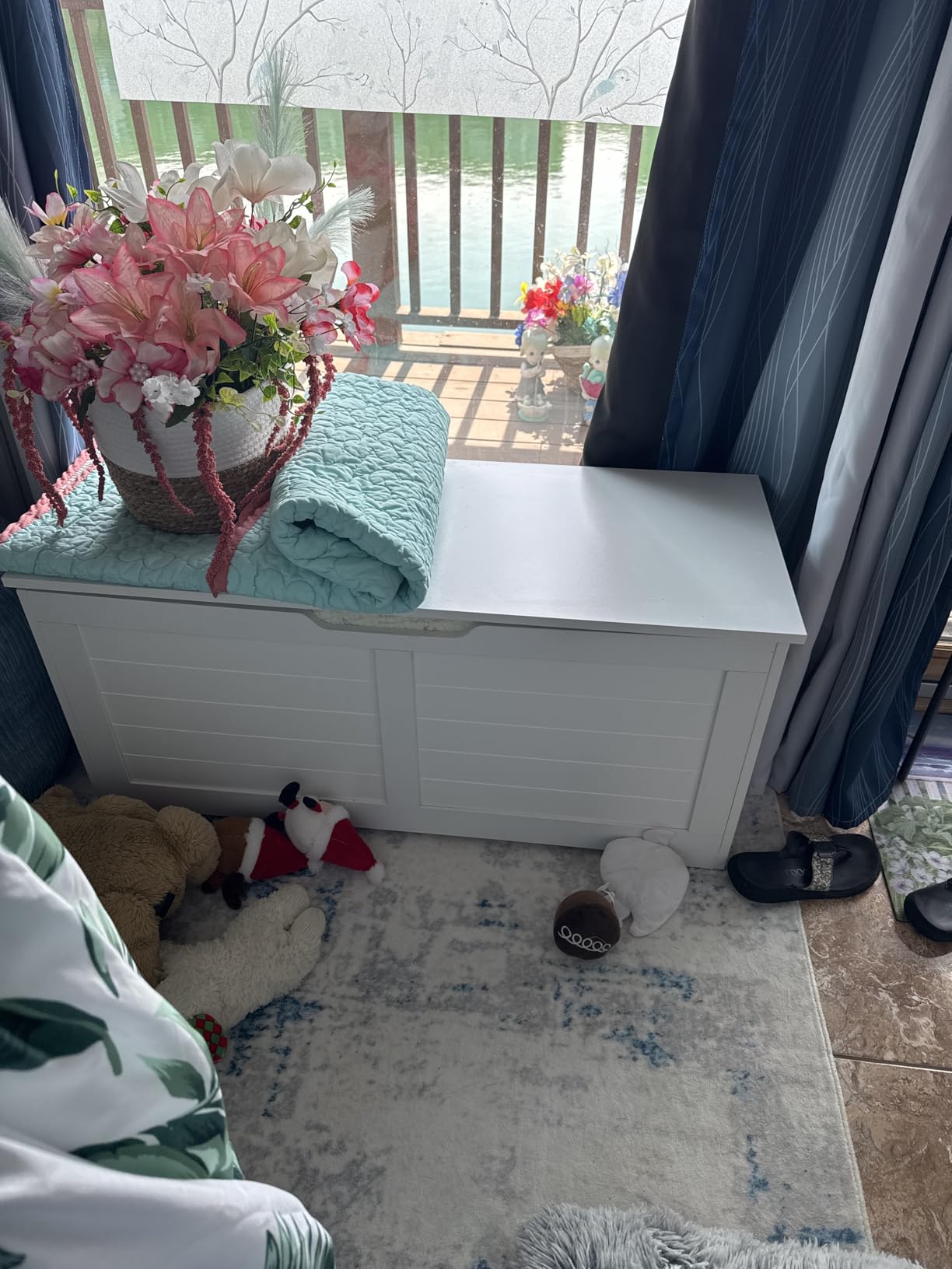 VASAGLE Storage Chest, Storage Bench with 2 Safety Hinges, Farmhouse Style, 15.7 x 39.4 x 18.3 Inches, for Entryway, Bedroom, Living Room, Cloud White ULSB061T10 customer photo 2