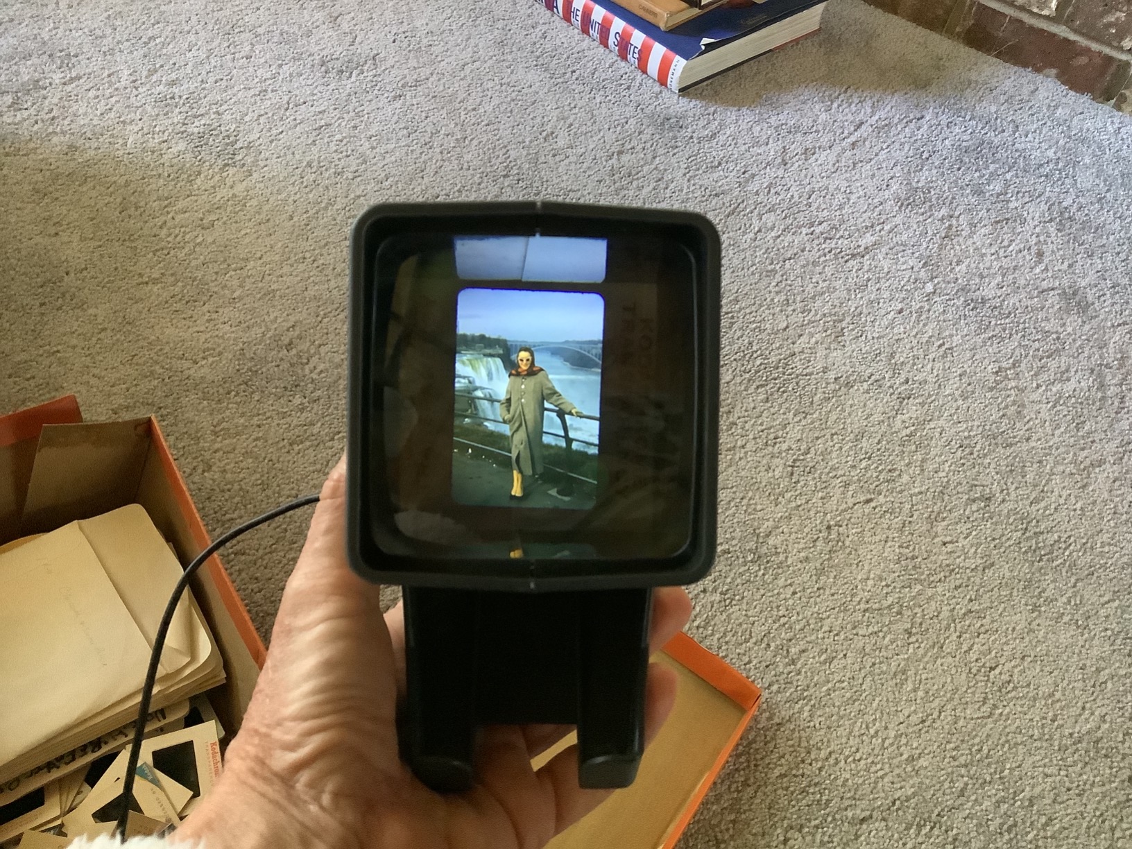 35mm Slide Viewer, Film Negative and Slide Viewer with 3X Magnification and LED Lighted Illuminated Viewing, USB Powered customer photo 2