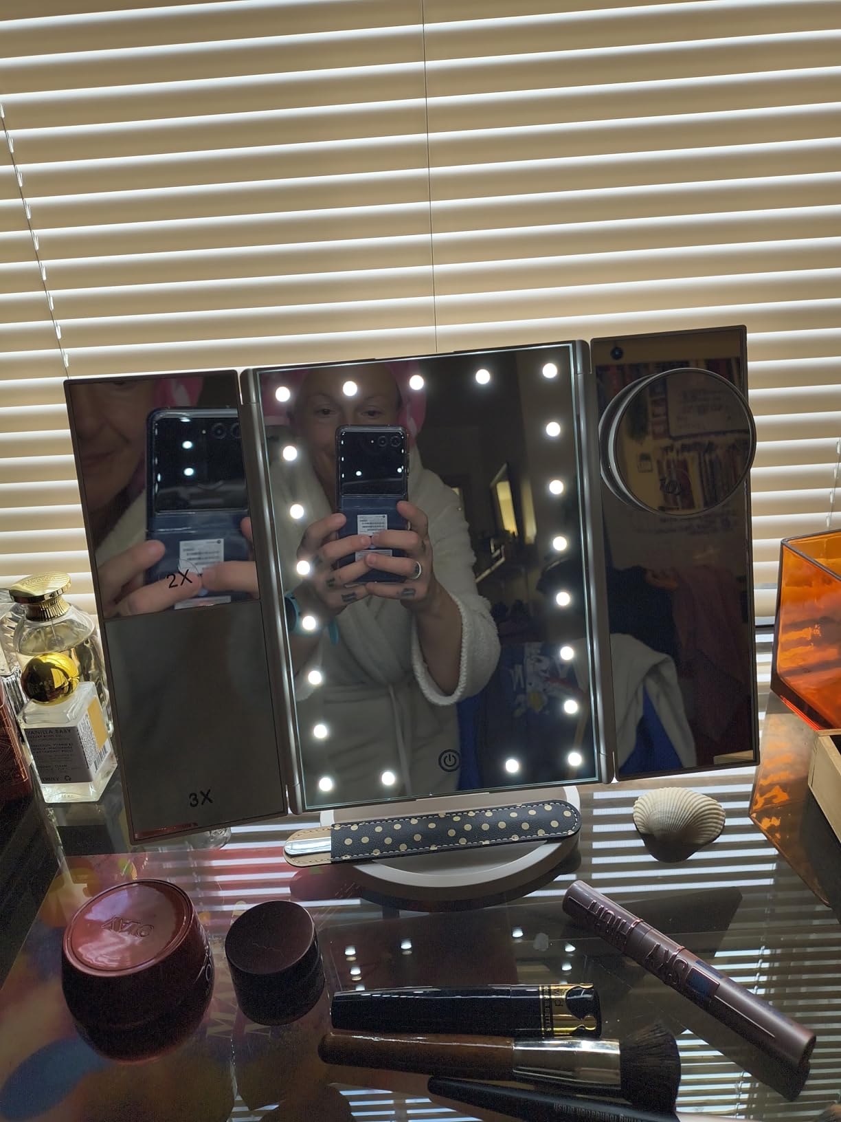 HUONUL Makeup Mirror, Vanity Mirror with Lights, 2X/3X/10X Magnification, Touch Control, Trifold, Dual Power Supply, Birthday Gifts for Women, Wife, Mom, Girls,Dorm Room Essentials customer photo 2
