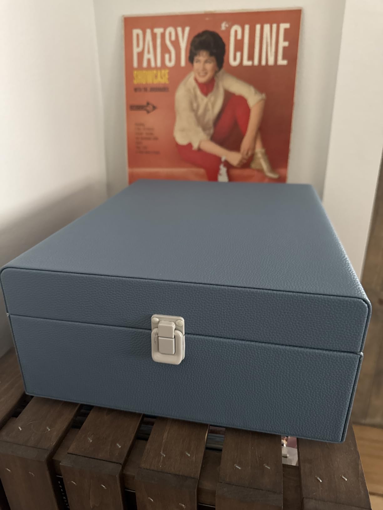 Crosley CR8017B-FL Voyager Vintage Portable Vinyl Record Player Turntable with Bluetooth in/Out and Built-in Speakers, Floral customer photo 2