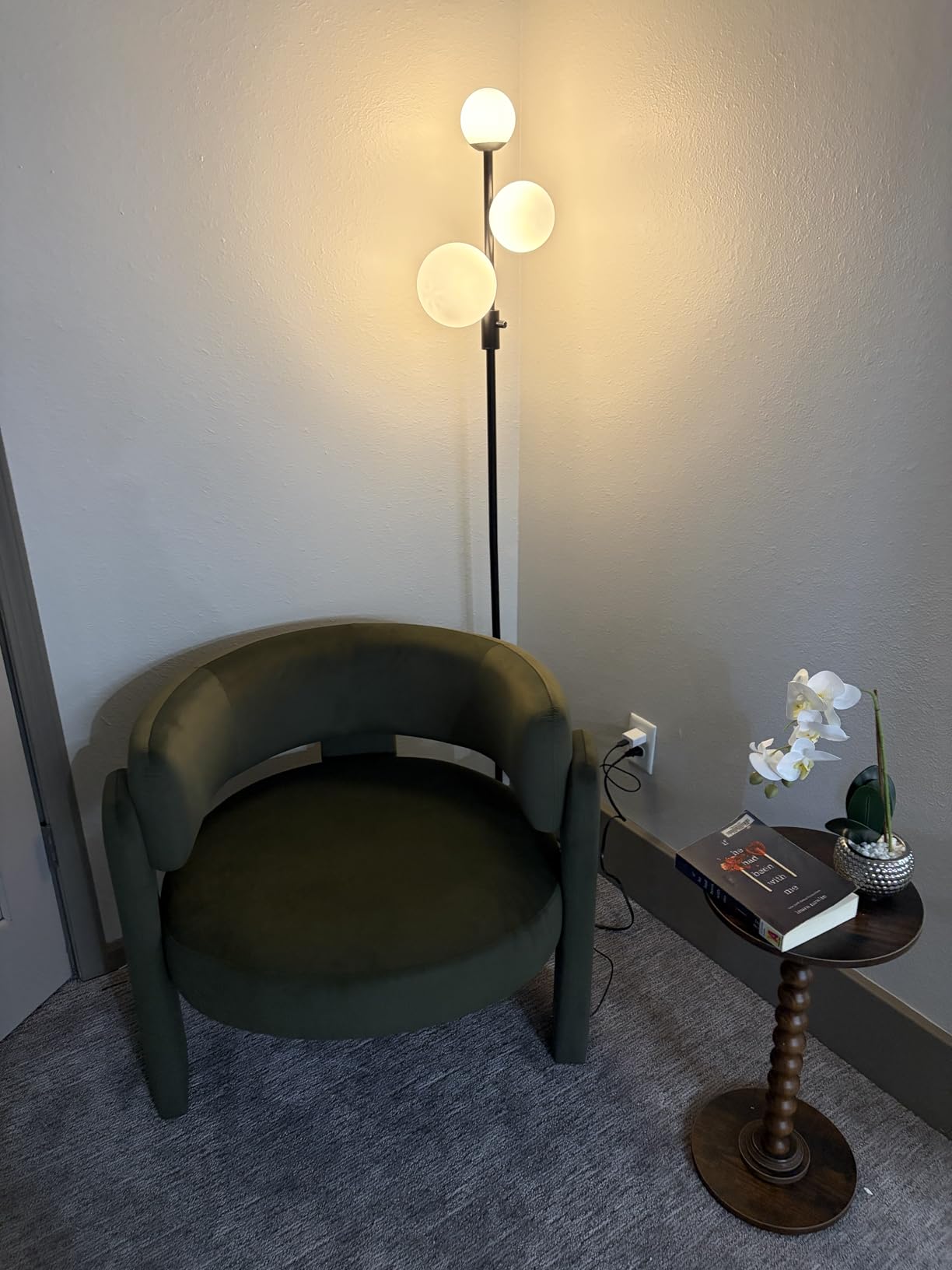 Fiqevs 3 Globe Floor Lamp Mid Century Modern, Gold Standing Lamp with Frosted Glass Shade & LED Bulbs, Tall Pole Light with Foot Switch for Living Room Bedroom Office - Antique Brass customer photo 2