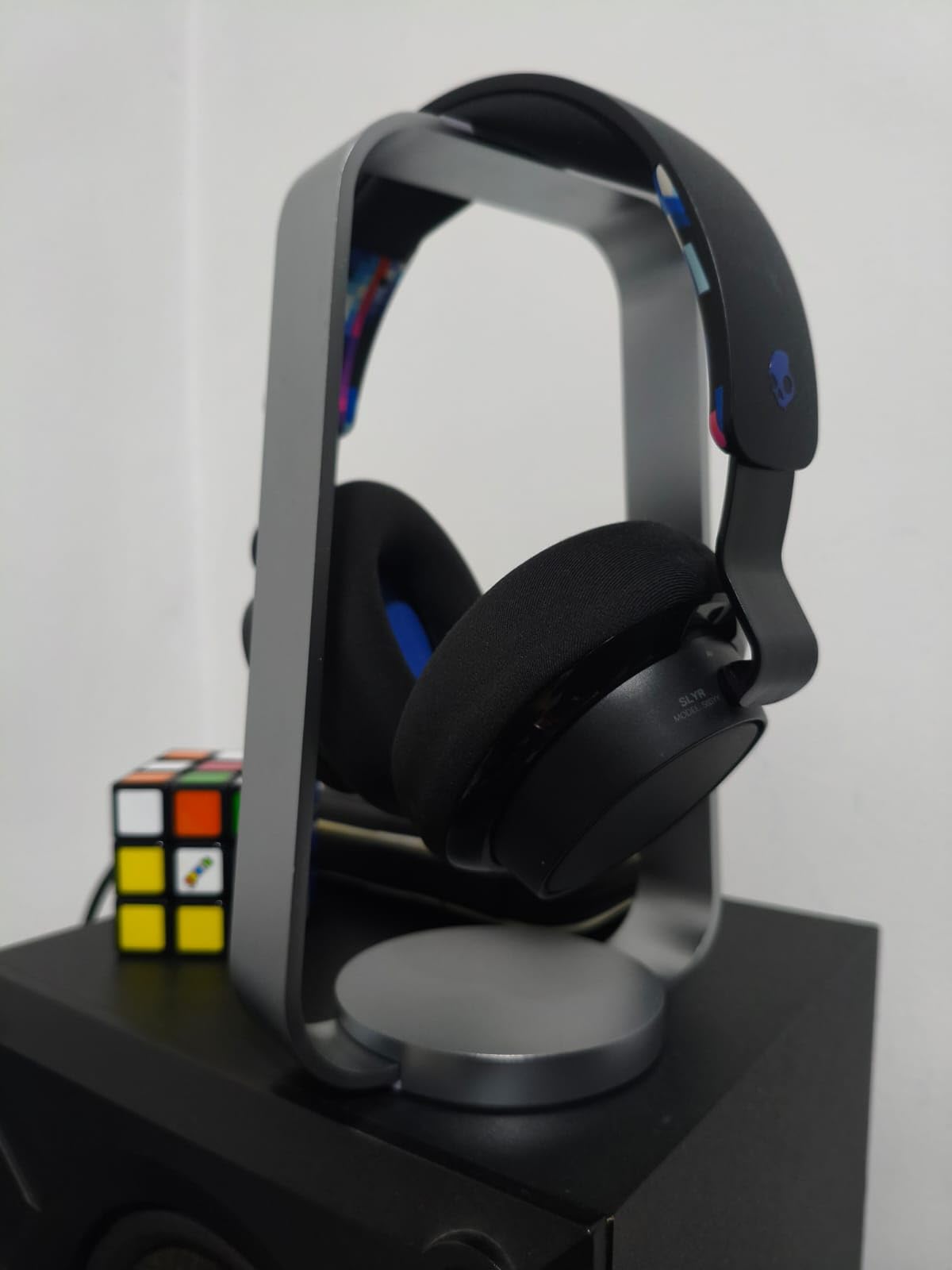 HumanCentric Aluminum Headphone Stand in Space Gray, Weighted Desk Headset Holder with Silicone Pad customer photo 1