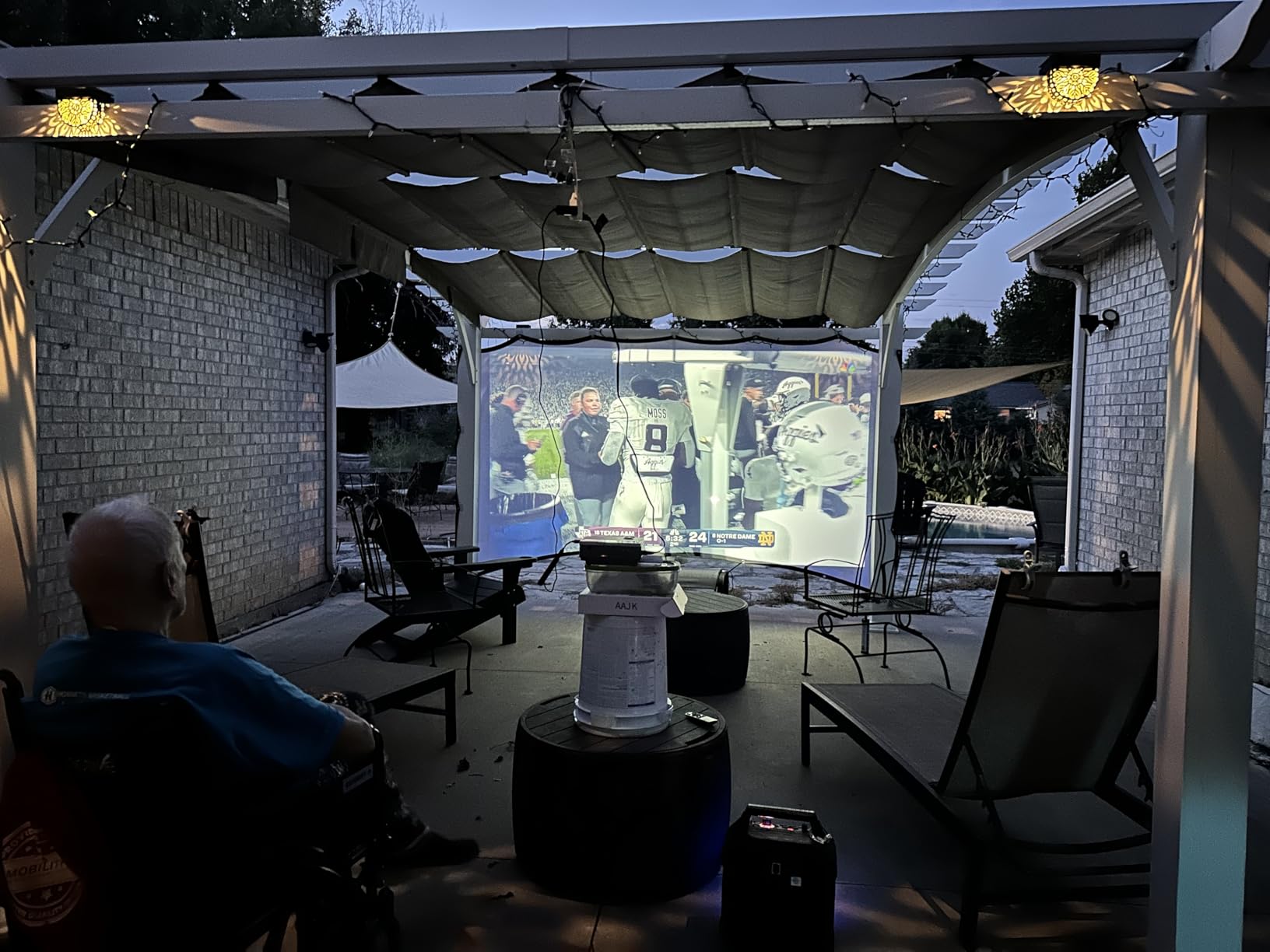 FUDONI Projector with 5G WiFi & Bluetooth, Native 1080P Portable Movie Projector for Home Theater Outdoor, Built-in Speaker customer photo 2
