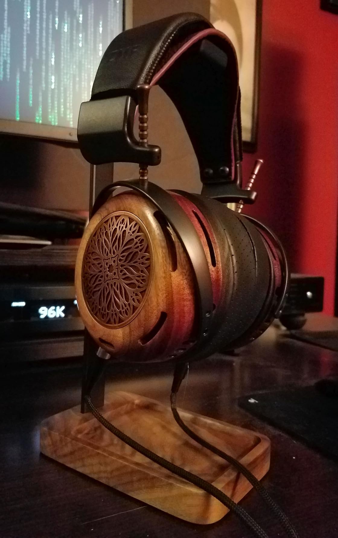 Walnut Wood & Aluminum Headset Holder, Desktop Headphone Stand - Black Walnut customer photo 2