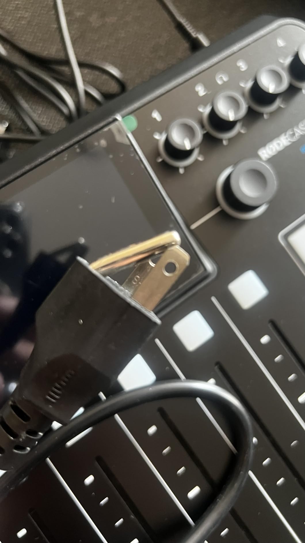 RODE RODECaster Pro II All-in-One Production Solution for Podcasting, Streaming, Music Production and Content Creation customer photo 2
