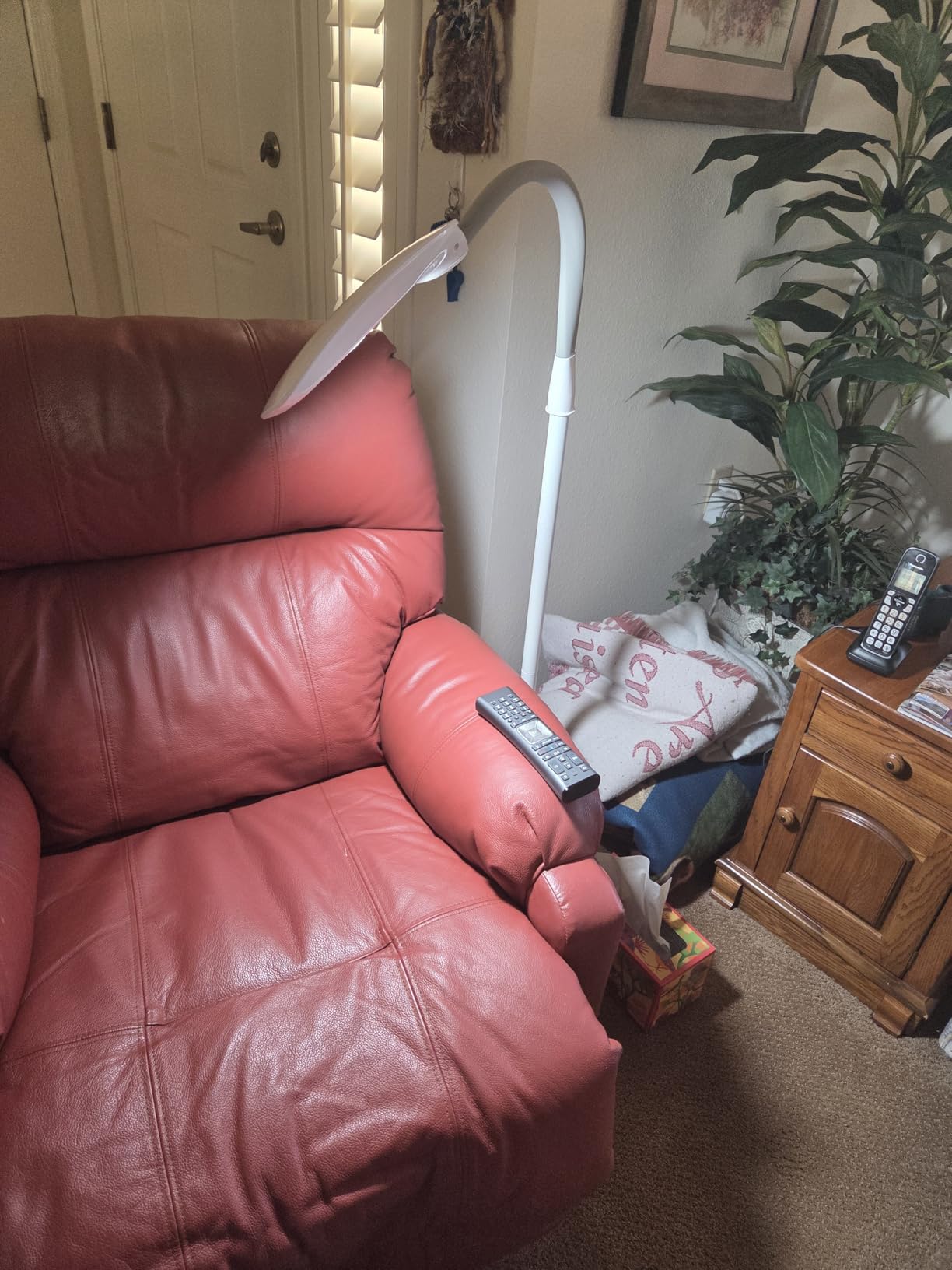 OttLite LED Floor Lamp Adjustable Height with ClearSun LED Technology - Touch Controls & 3 Brightness Settings, Natural Lighting - Craft Daylight Floor Lamp customer photo 1
