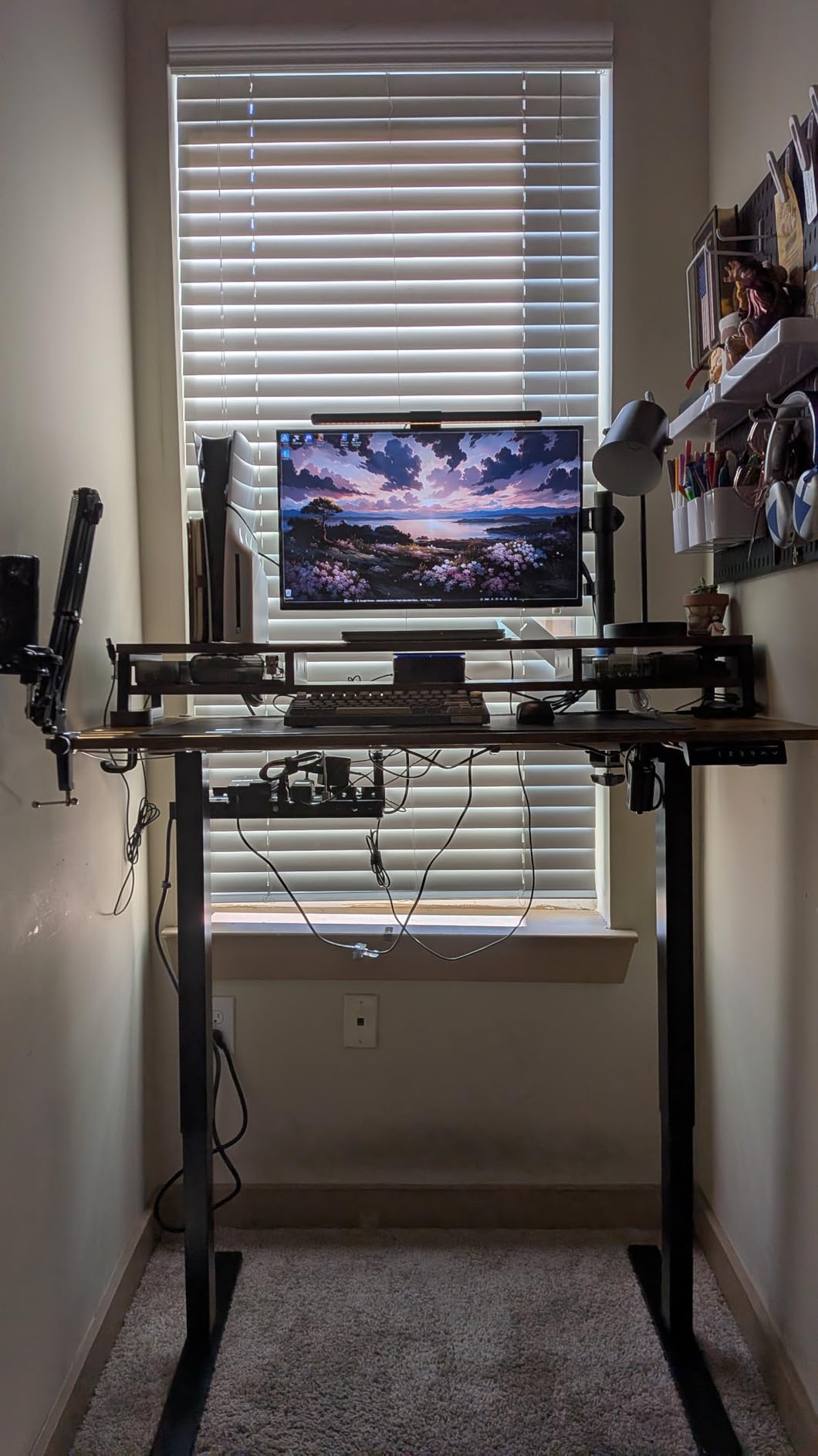 ErGear Height Adjustable Electric Standing Desk, 48 x 24 Inches Sit Stand up Desk, Memory Computer Home Office Desk, Black customer photo 1