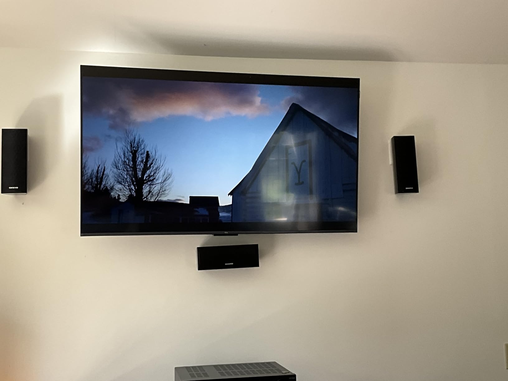Perlegear UL Listed Full Motion TV Wall Mount for 42-90