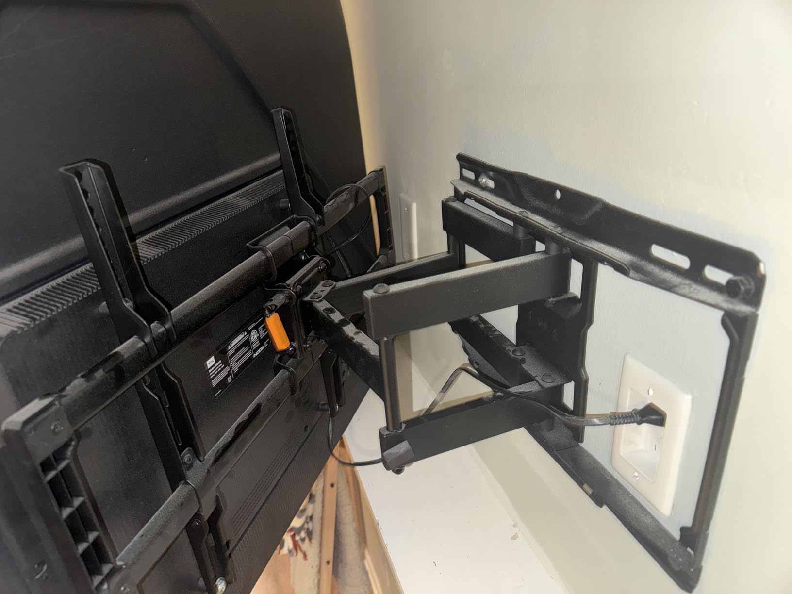 Perlegear Full Motion TV Wall Mount, Heavy Duty TV Mount for 42 55 65 75 85 86 inch Flat/Curved TVs up to 132 lbs, Swivel Tilt Articulating Wall Mount TV Bracket, 16