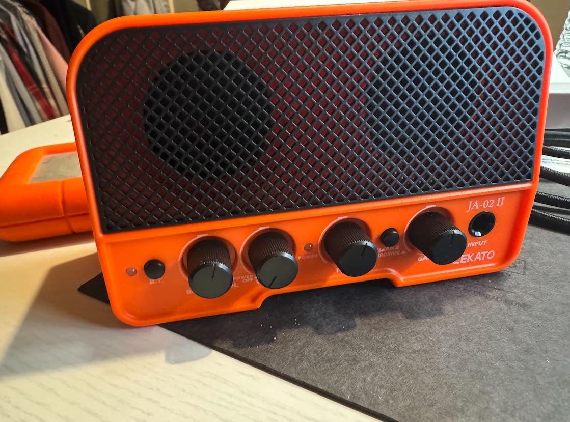 LEKATO Mini Guitar Amp Rechargeable Electric Guitar Amplifier 5W customer photo 5