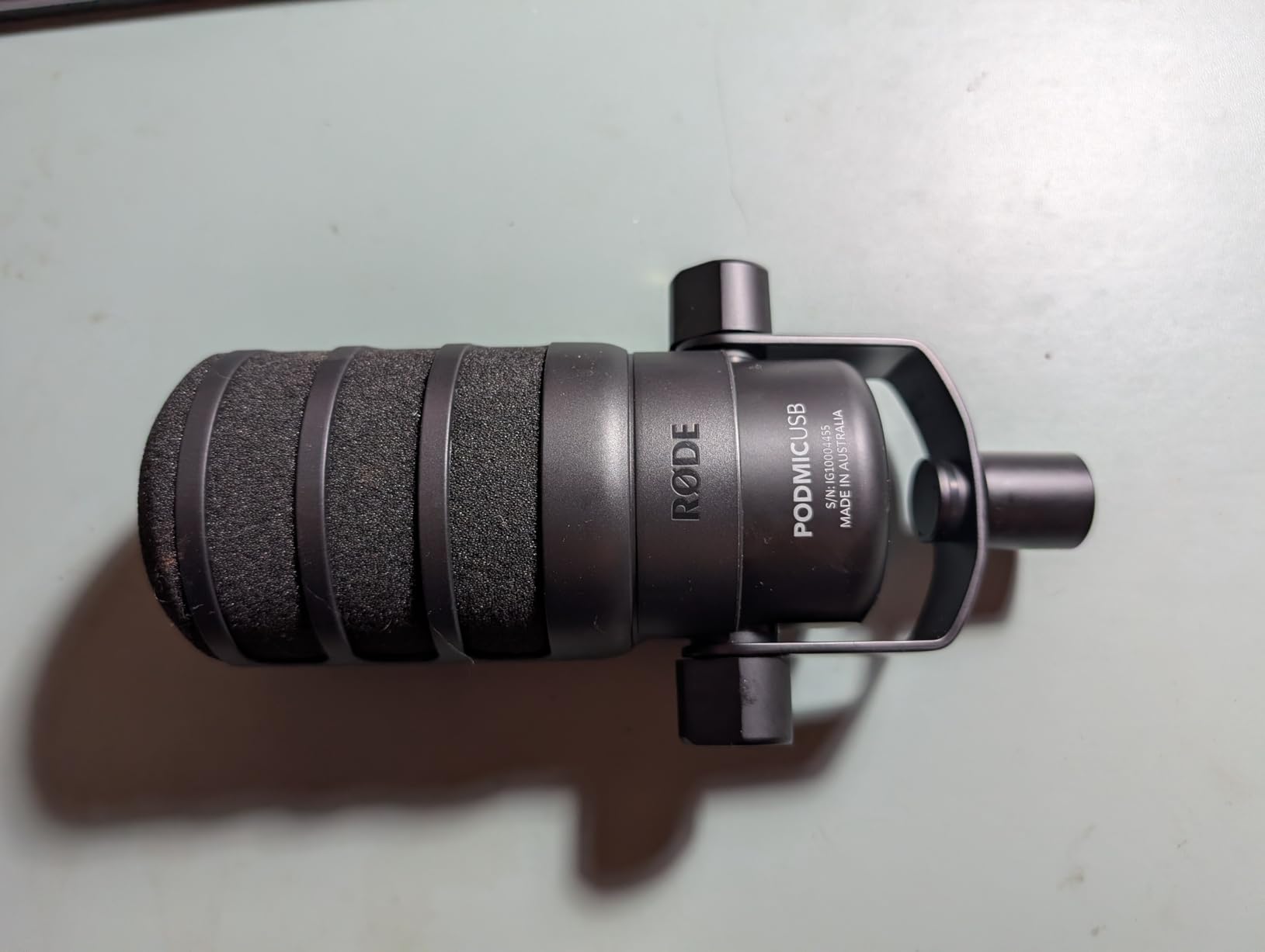 RØDE PodMic USB Versatile Dynamic Broadcast Microphone With XLR and USB Connectivity for Podcasting, Streaming, Gaming, Music-Making and Content Creation (Black) customer photo 2