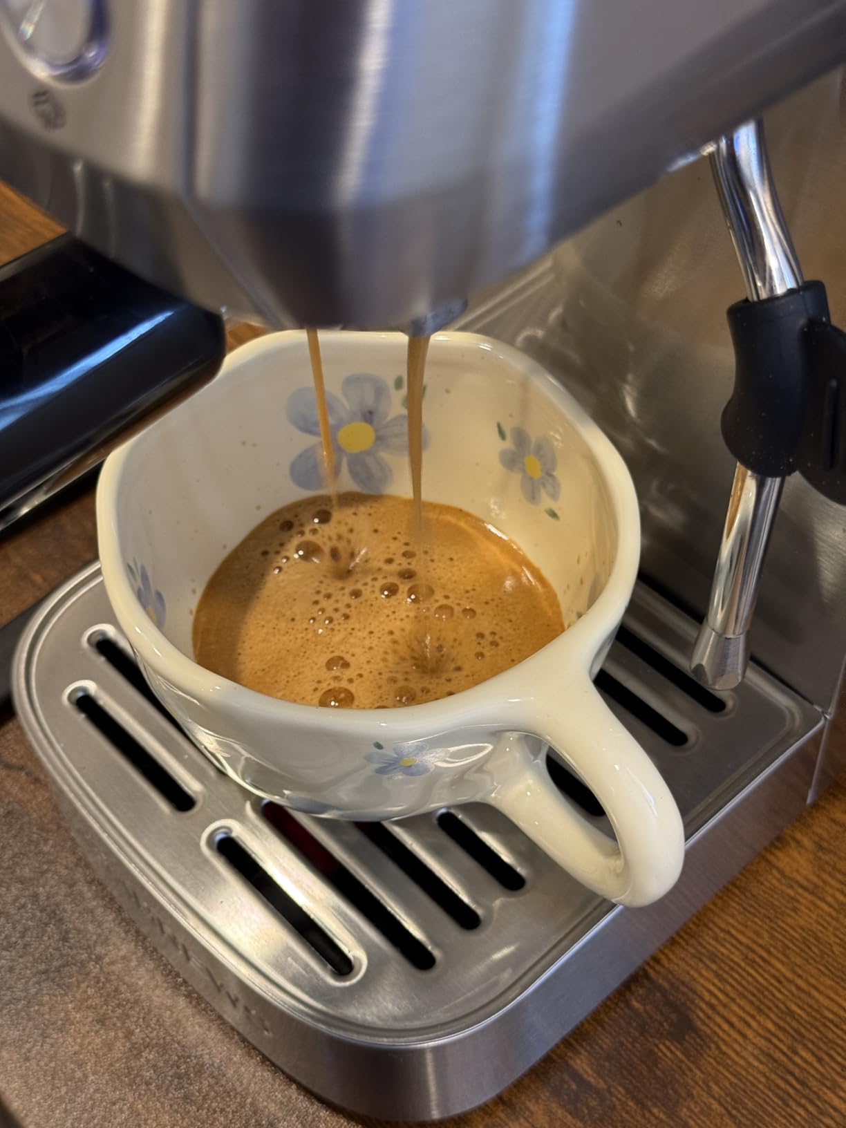 CASABREWS 3700 Essential Espresso Machine 20 Bar, Stainless Steel Cappuccino & Latte Coffee Maker with Steam Frother for Home, 43.9oz Water Tank, Silver customer photo 2