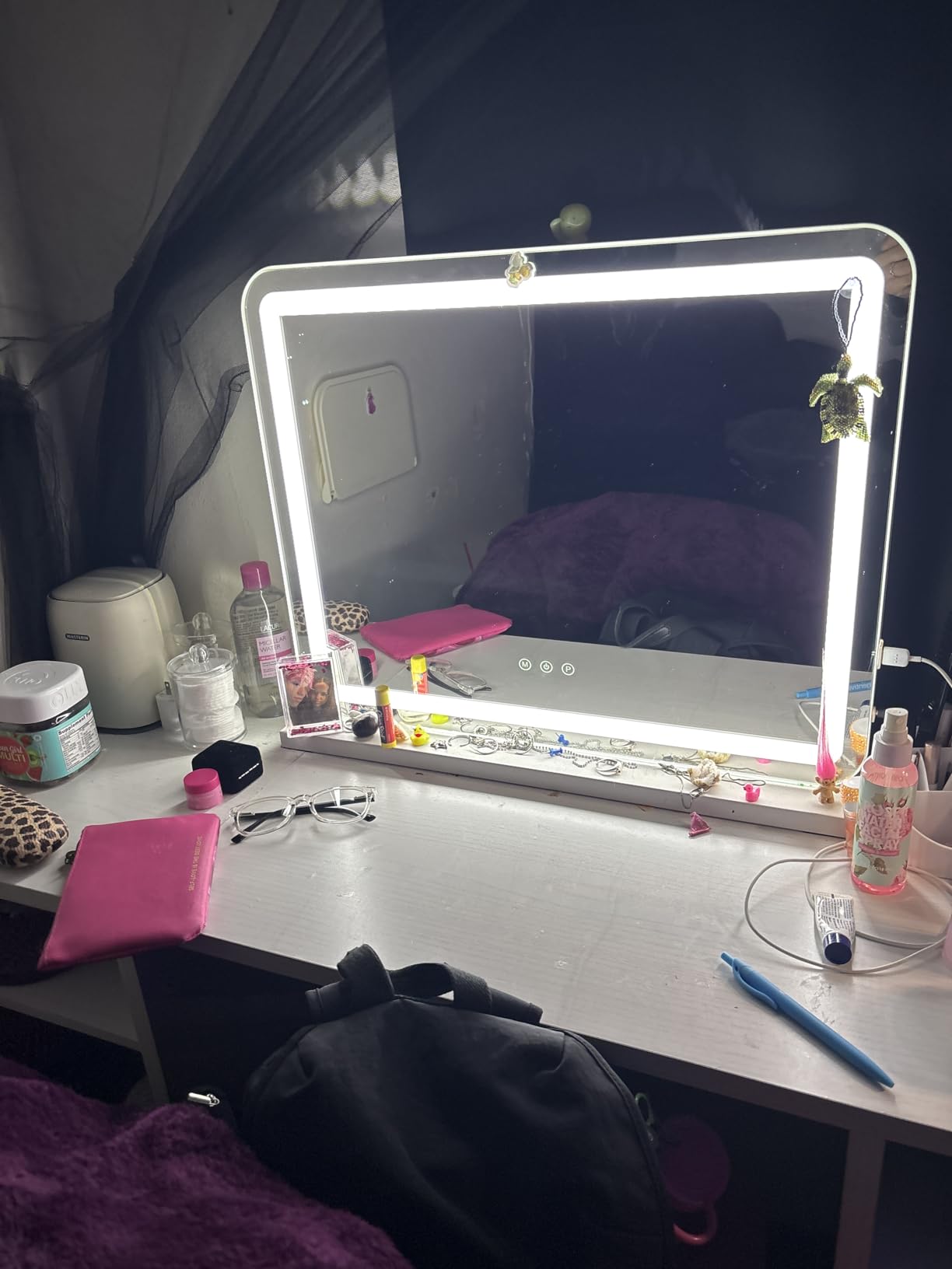 ZL ZELing Vanity Mirror with Lights, 23 Inch Large Makeup Mirror with LED Lights, Smart Touch Dimmable 3-Color Light, Memory Function, USB Charging Port customer photo 1