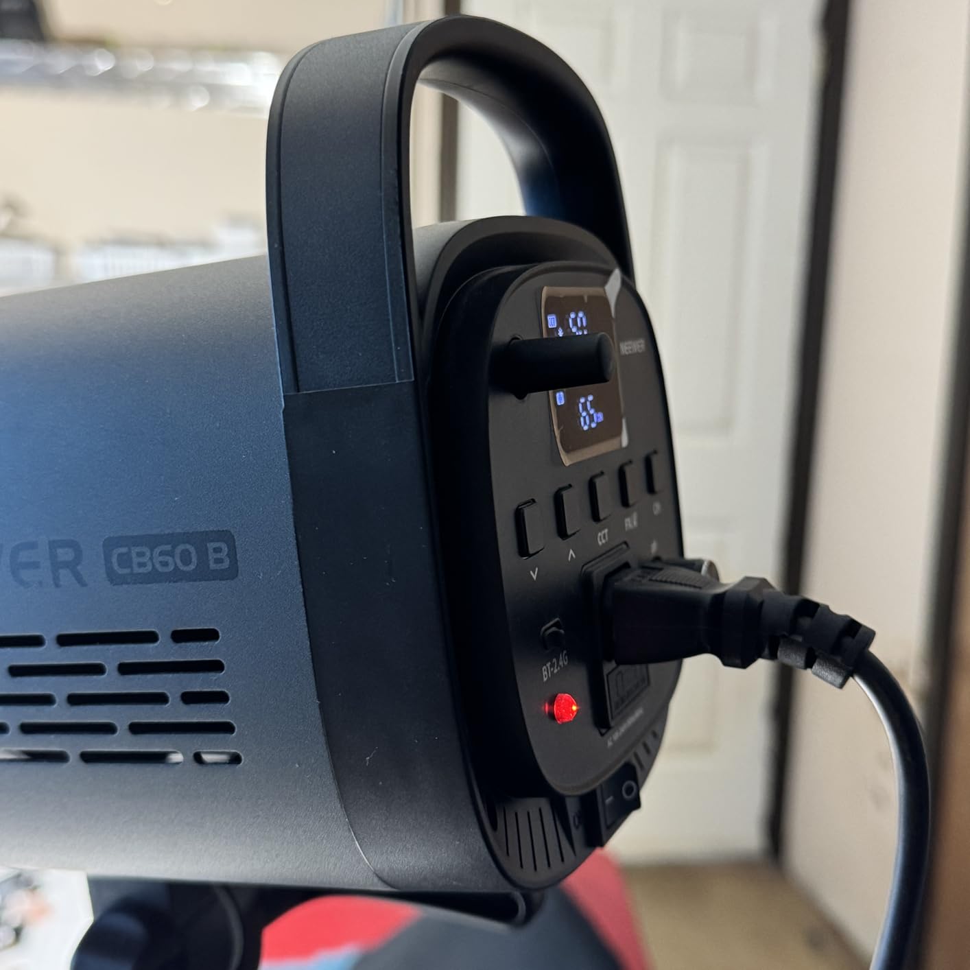 NEEWER CB60B 70W LED Video Light with 2.4G&APP Control, COB Bi Color 2700K-6500K 34000Lux at 1m/CCT CRI97+/12 Scenes/Bowens Mount, Bluetooth, with Reflector, Power Cord, Manual, Studio/Video Recording customer photo 1