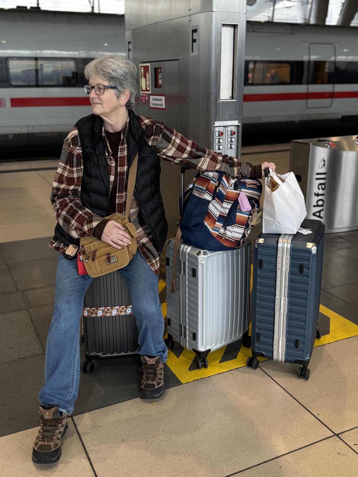 Luggage Sets with Spinner Wheels, 8010S Aluminum Frame Zipperless Polycarbonate Hard Shell Suitcase Sets (ZX-Core, Charcoal Metallic, 2 Piece (20/28)) customer photo 1