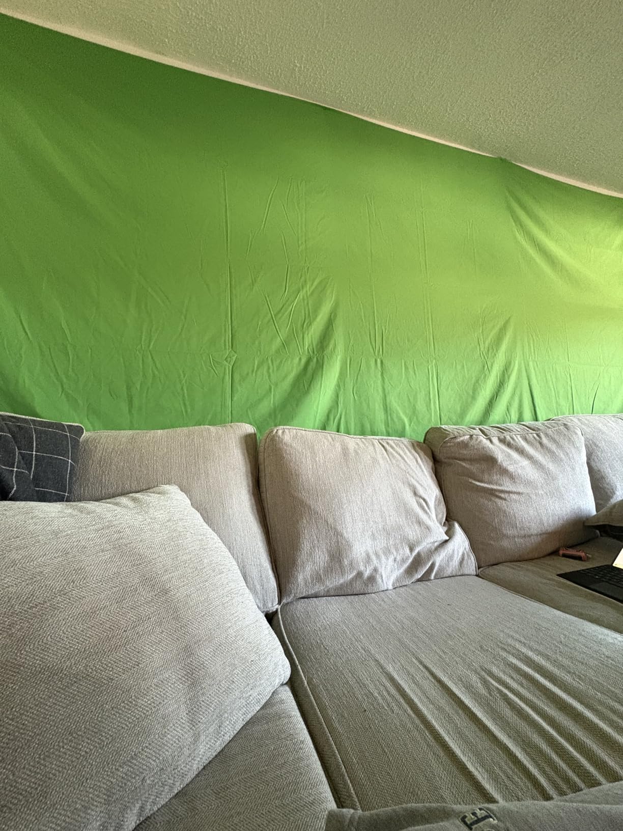 10X12ft Green Screen Backdrop for Photography, LCUIRC Chromakey Polyester Collapsible Greenscreen Background for Streaming, Photography, Zoom Meeting, Video Editing, Podcasting customer photo 2