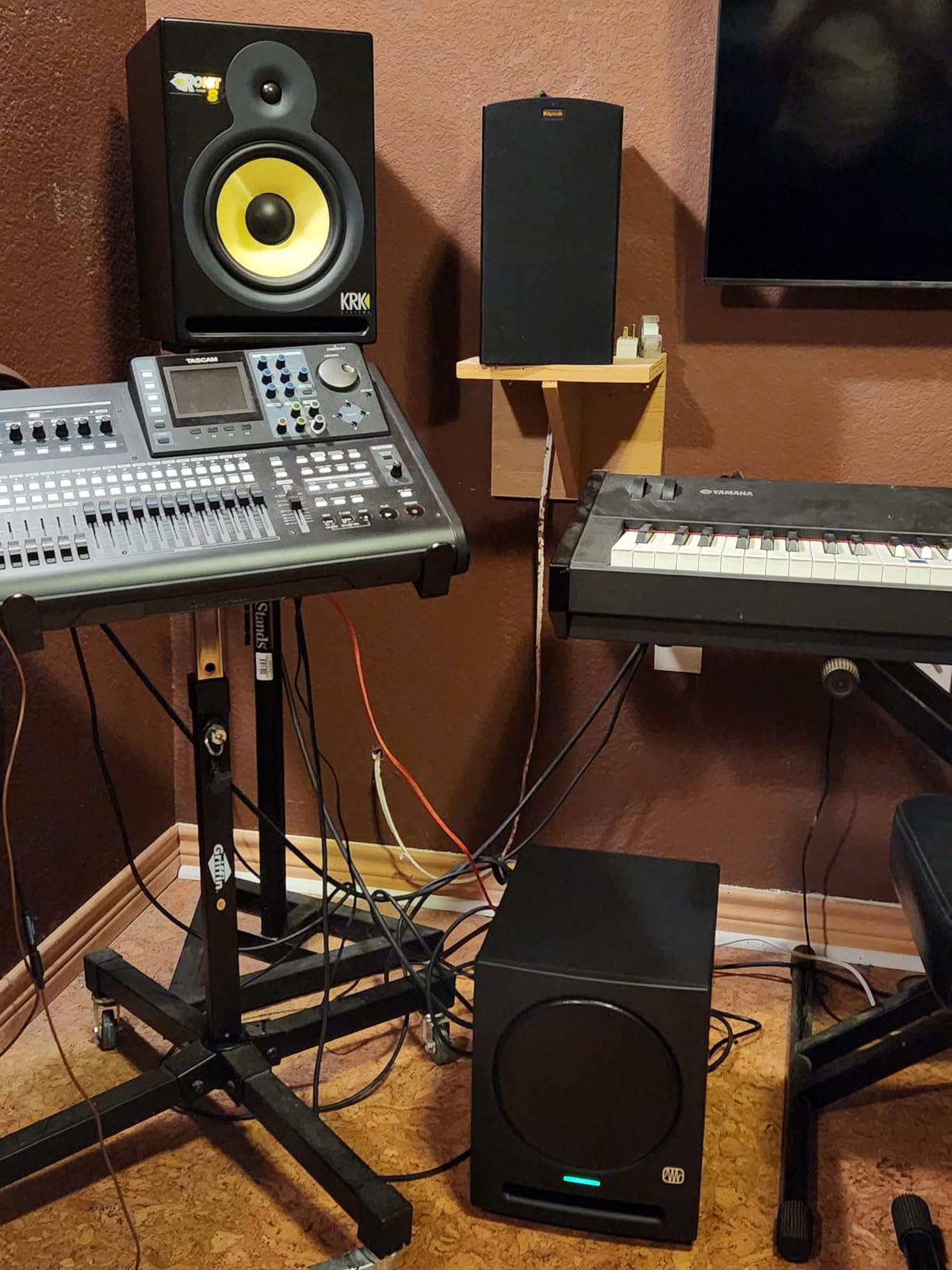 PreSonus Eris Sub 8BT - 8-Inch Powered Subwoofer with Bluetooth, Music Production, Home Audio customer photo 1
