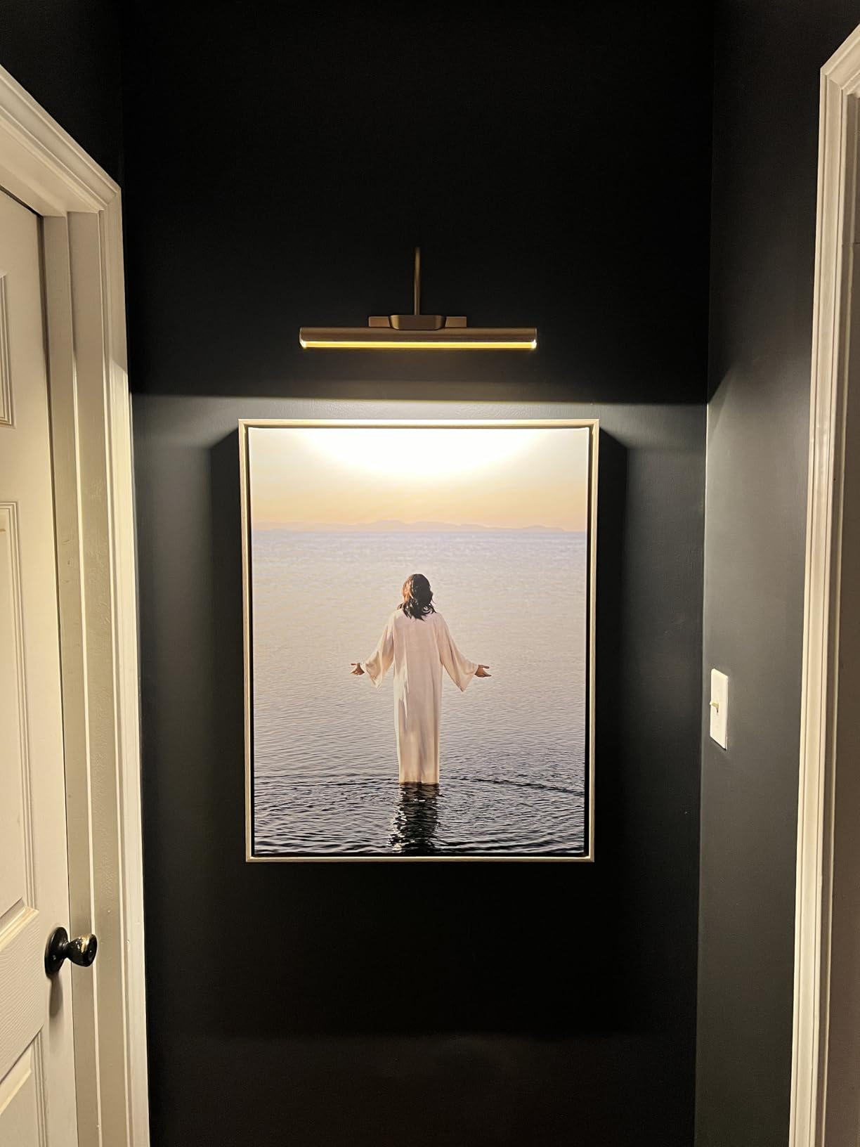 LYTARA Dimmable Cordless Picture Light with Controller and Timer, Rechargeable 5000mAh Battery Wall Sconce for Wall Pictures, Gallery Artwork, Paintings, Portraits, Dartboards (Gold) customer photo 2