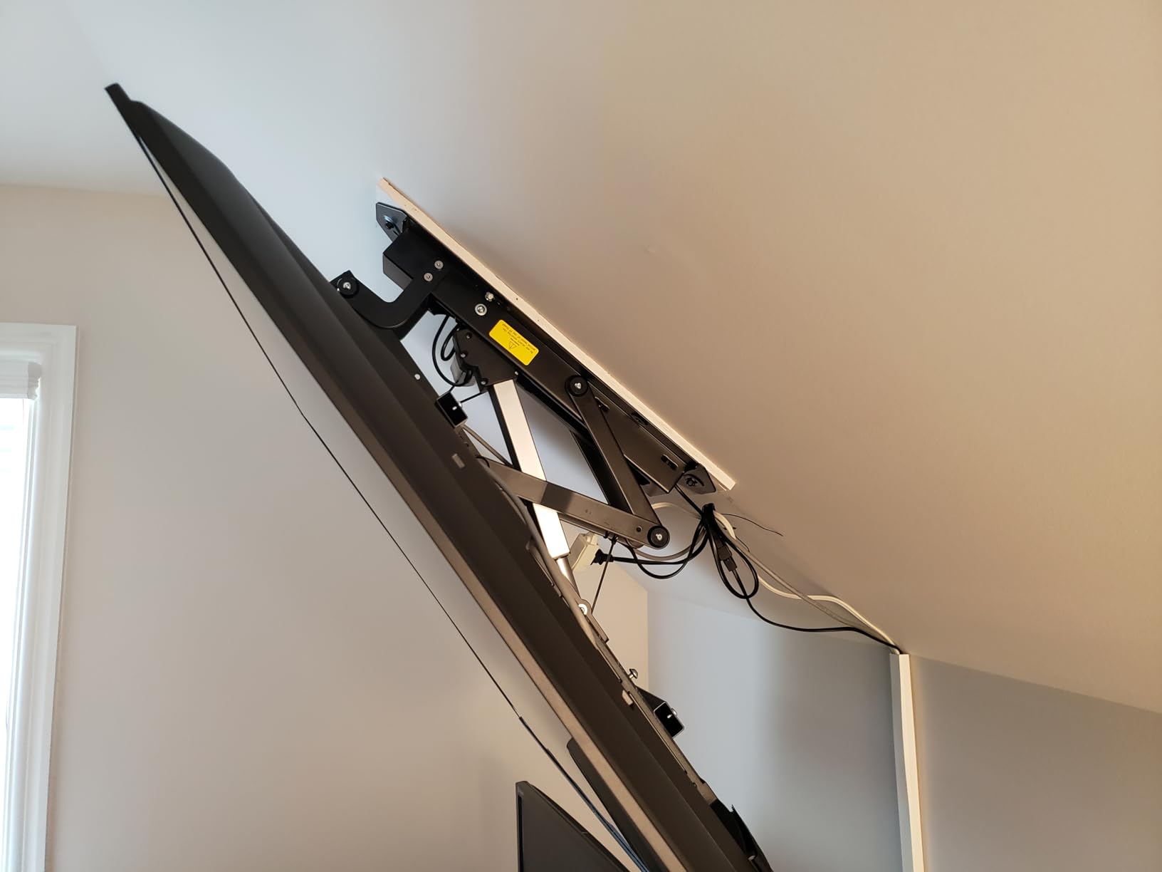 TOPSKY Electric Ceiling TV Mount with Remote, Motorized Drop Down TV Ceiling Mount for 32-70 Inch Flat & Curved TVs, Up to 88 lbs, VESA 600x400, Fits Flat & Pitched Ceilings, Black customer photo 1