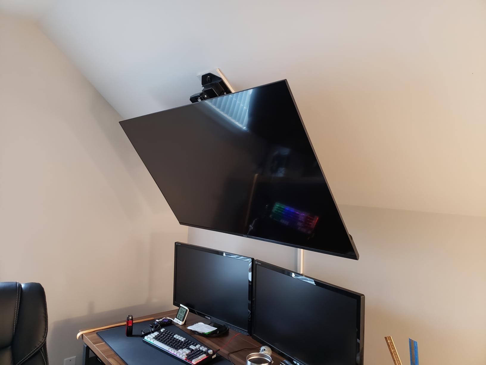 TOPSKY Electric Ceiling TV Mount with Remote, Motorized Drop Down TV Ceiling Mount for 32-70 Inch Flat & Curved TVs, Up to 88 lbs, VESA 600x400, Fits Flat & Pitched Ceilings, Black customer photo 2
