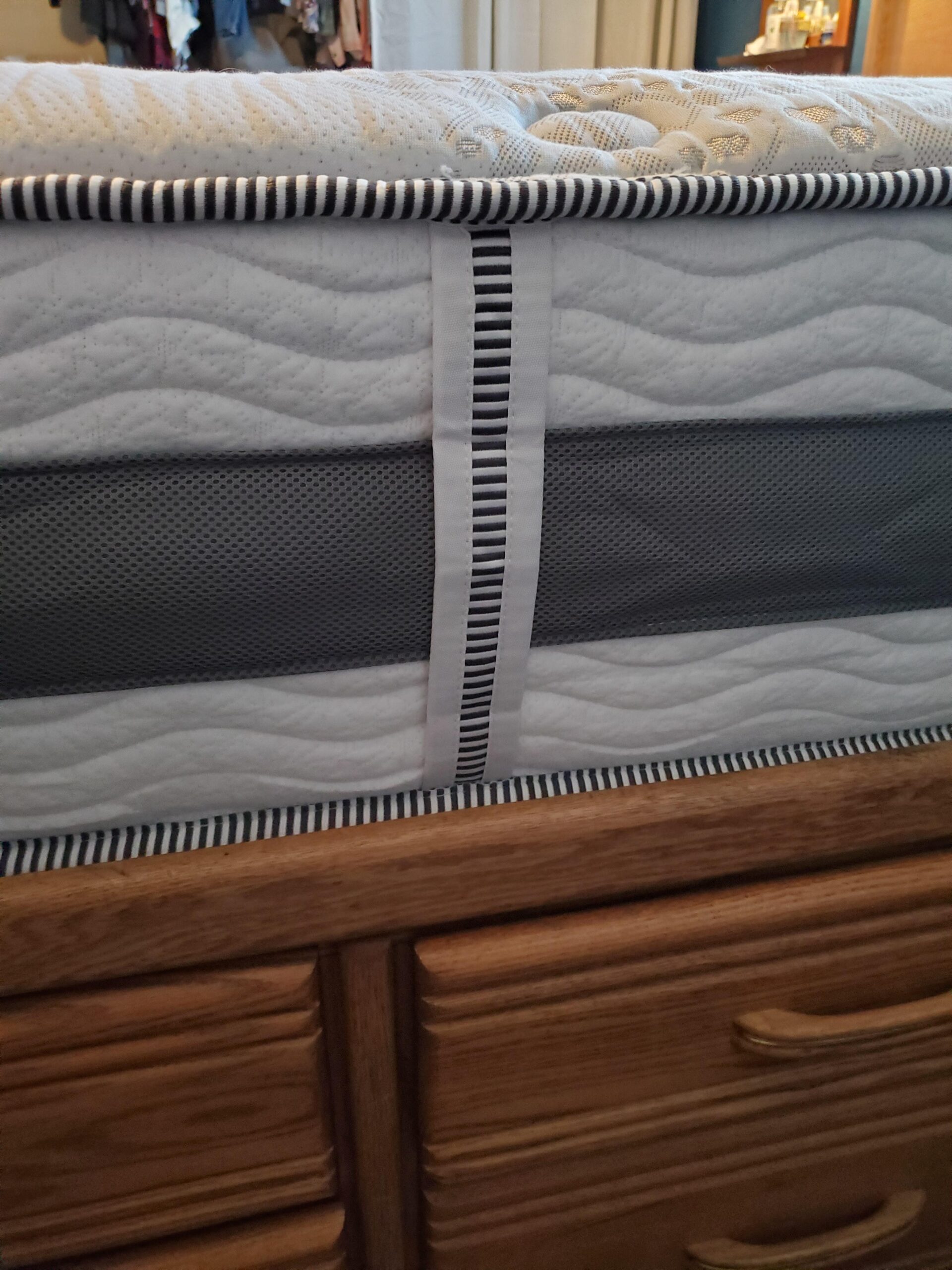 Zinus 12 Inch Comfort Support Hybrid Mattress, Queen, Fiberglass Free, Medium Plush, Motion Isolation customer photo 2