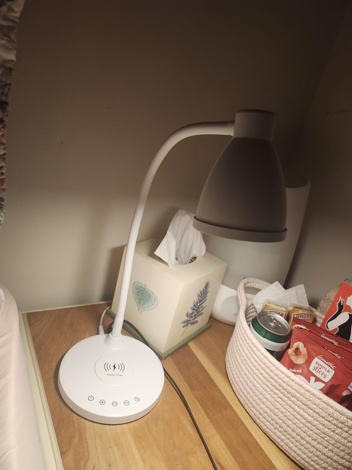 BOHON Desk Lamp for Home Office, LED Desk Light with USB C+A Charging Ports, Wireless Charger, 5 Colors Stepless Dimming Reading Light Timer, Touch Bedside Table Lamp for College Dorm Room Black customer photo 1