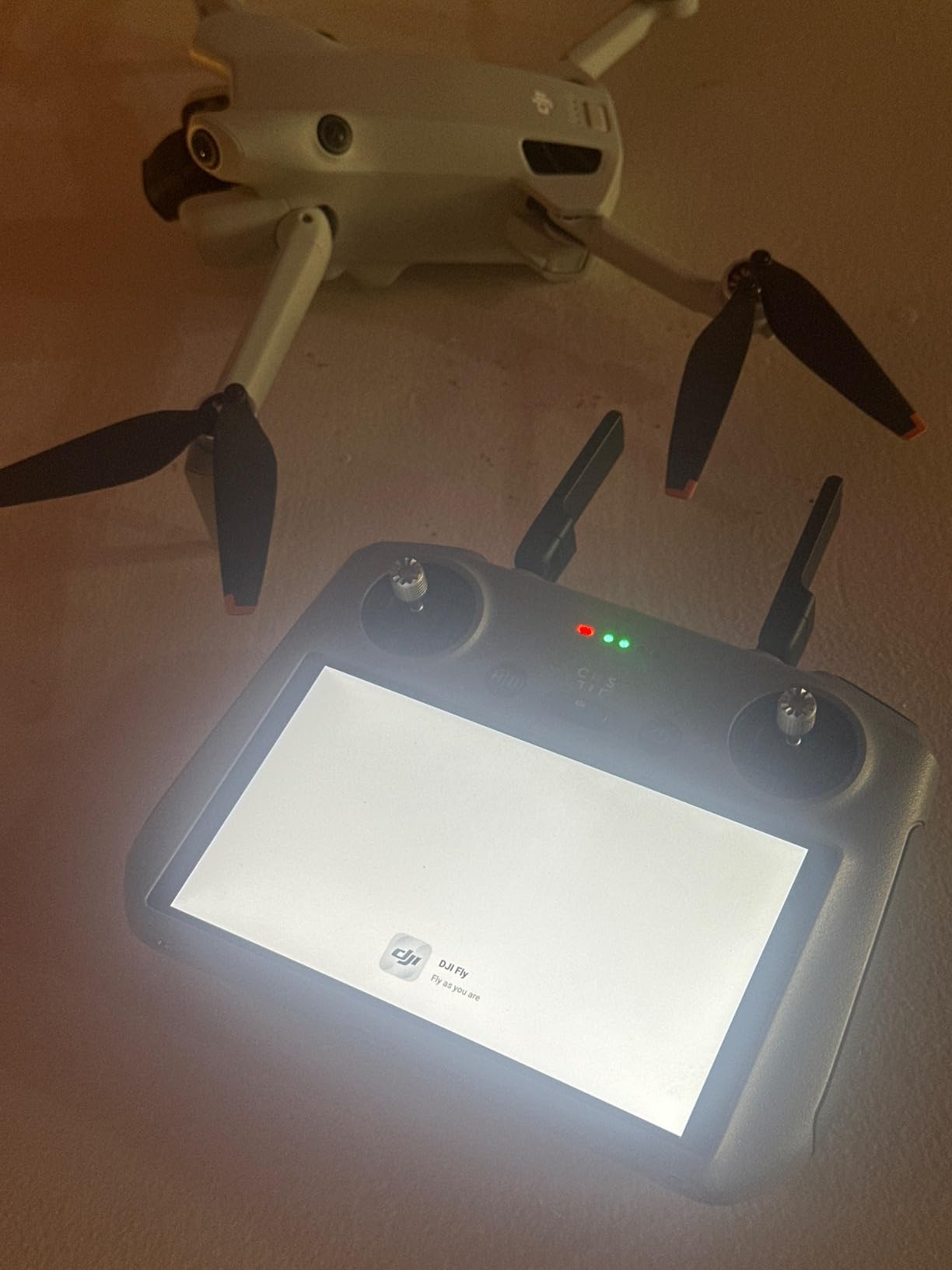 DJI Mini 4 Pro (DJI RC 2), Folding Mini-Drone with 4K HDR Video Camera for Adults, Under 0.549 lbs/249 g, 34 Mins Flight Time, 20 km Max Video Transmission Distance, Omnidirectional Vision customer photo 2