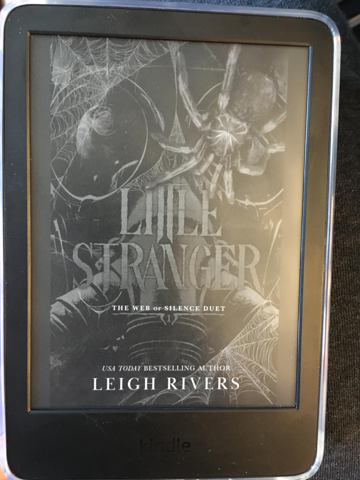 Kindle 16 GB (newest model) - Lightest and most compact Kindle, now with faster page turns, and higher contrast ratio, for an enhanced reading experience - Matcha customer photo 1