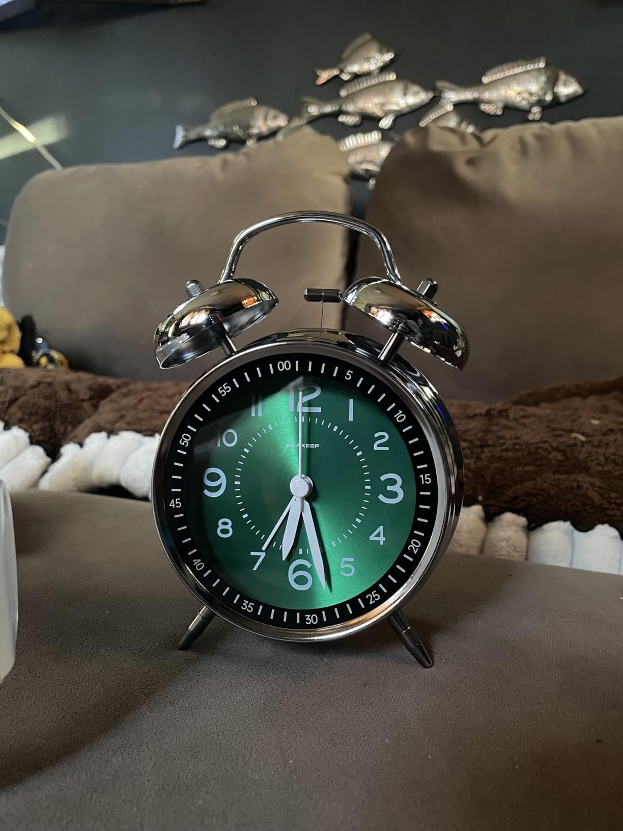 Peakeep Loud Battery Alarm Clock for Heavy Sleepers Adults Kids, Analog 4.5