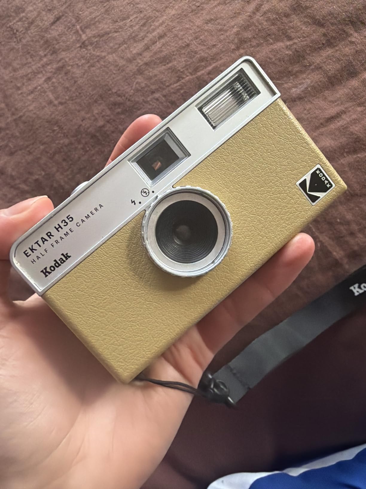Kodak EKTAR H35 Half Frame 35mm Camera, Reusable, Focus-Free, Lightweight, Easy to Use (White Pack with 24-Exposure Film) customer photo 1