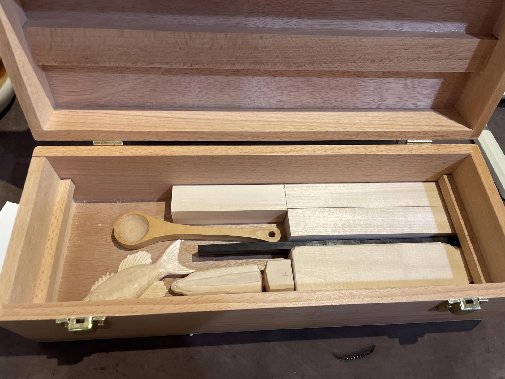 MEEDEN Sturdy Wood Tool Box: Beechwood Portable Art Supply Organizer - Large Artist Storage Box customer photo 1