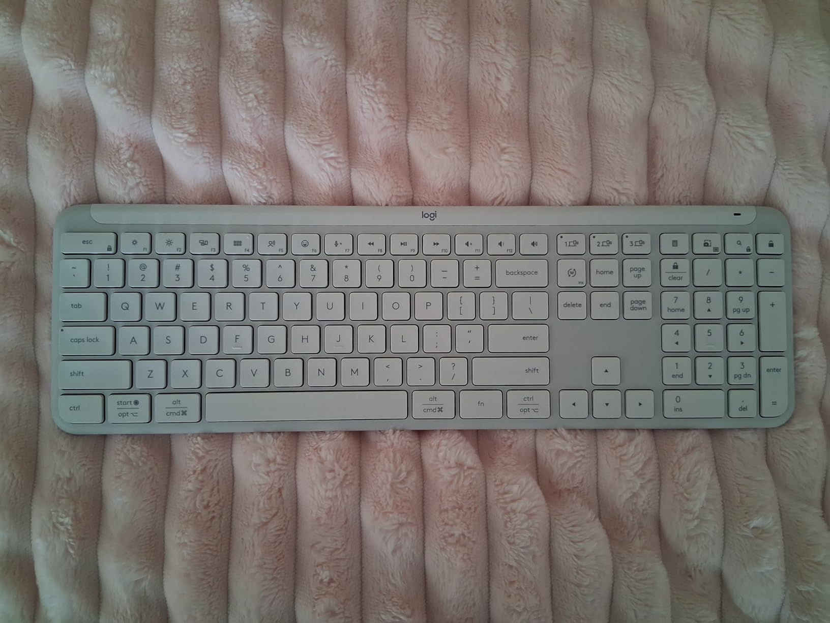Logitech Signature Slim K950 Wireless Keyboard, Sleek Design, Switch Typing Between Devices, Quiet Typing, Bluetooth, Multi-OS, Windows, Mac, Chrome - Graphite customer photo 2