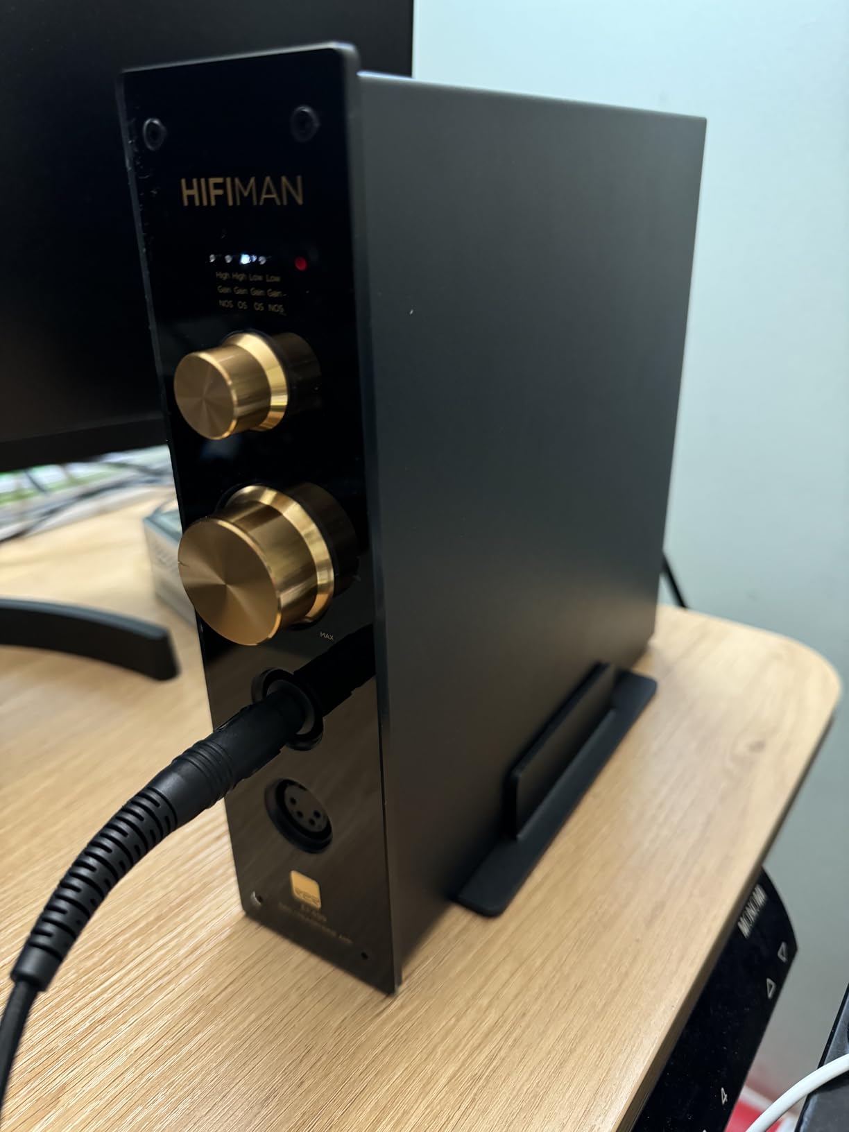 HIFIMAN EF499 Desktop Balanced Headphone DAC& Amplifier with R2R Architecture customer photo 2