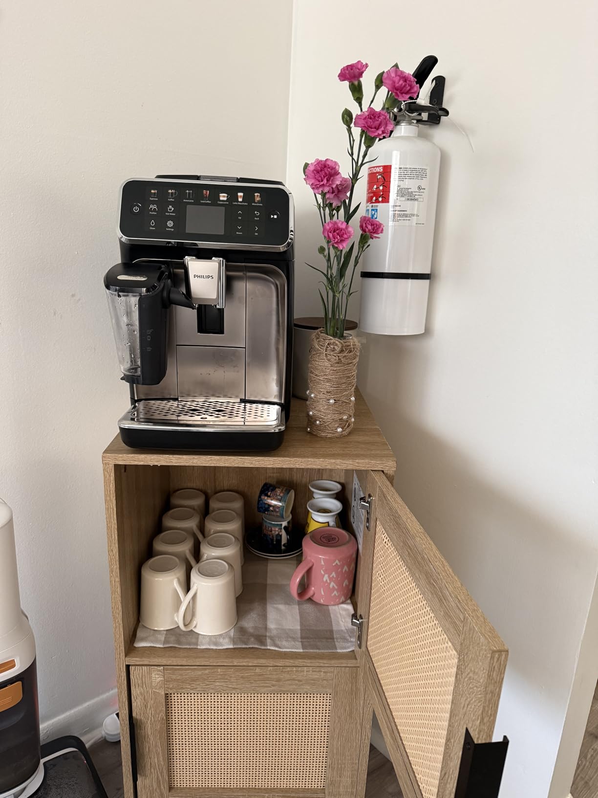 Philips 4400 Series Fully Automatic Espresso Machine, LatteGo Milk System, Integrated Grinder, 12 Hot & Iced Coffee Pre-Sets, Quick Start, SilentBrew, 15-Bar Pressure, Black Chrome (EP4444/90) customer photo 1