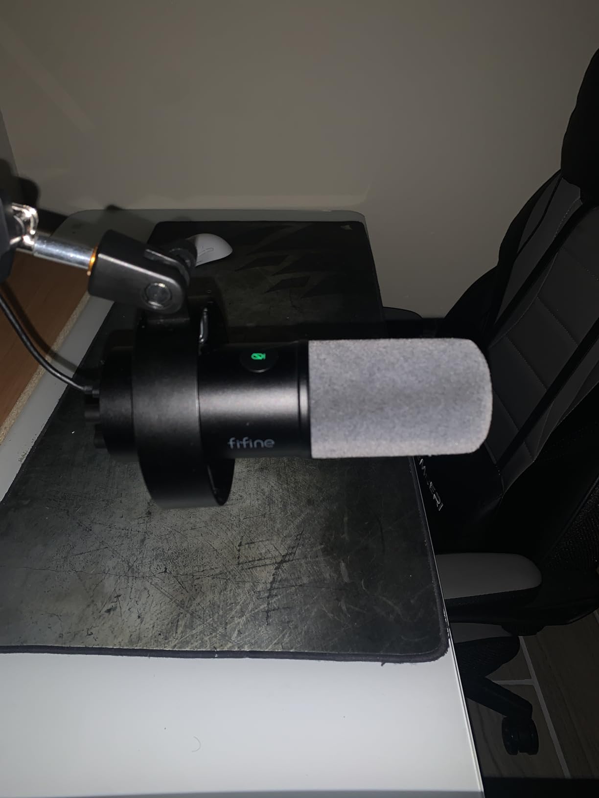 FIFINE K688 Podcast Microphone Kit, USB/XLR Dynamic Microphone with Boom Arm customer photo 1