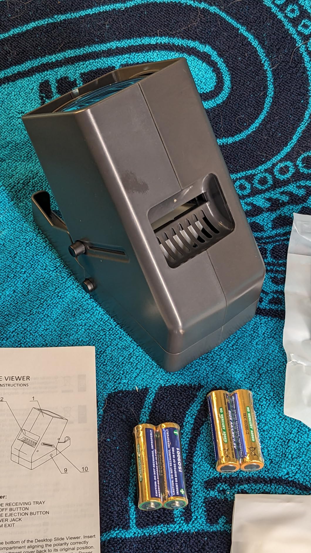 DigitConvert 35mm Slide Viewer, 3X Magnification, USB Powered/Battery Operation - for 35mm Slides & Positive Film Negatives (4AA Batteries Included) customer photo 2