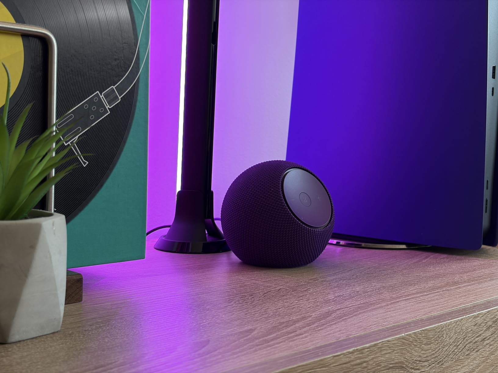 Amazon Echo Dot Max (newest model), Alexa speaker with room-filling sound and nearly 3x bass, Great for living rooms and medium-sized spaces, Designed for Alexa+, Graphite customer photo 2