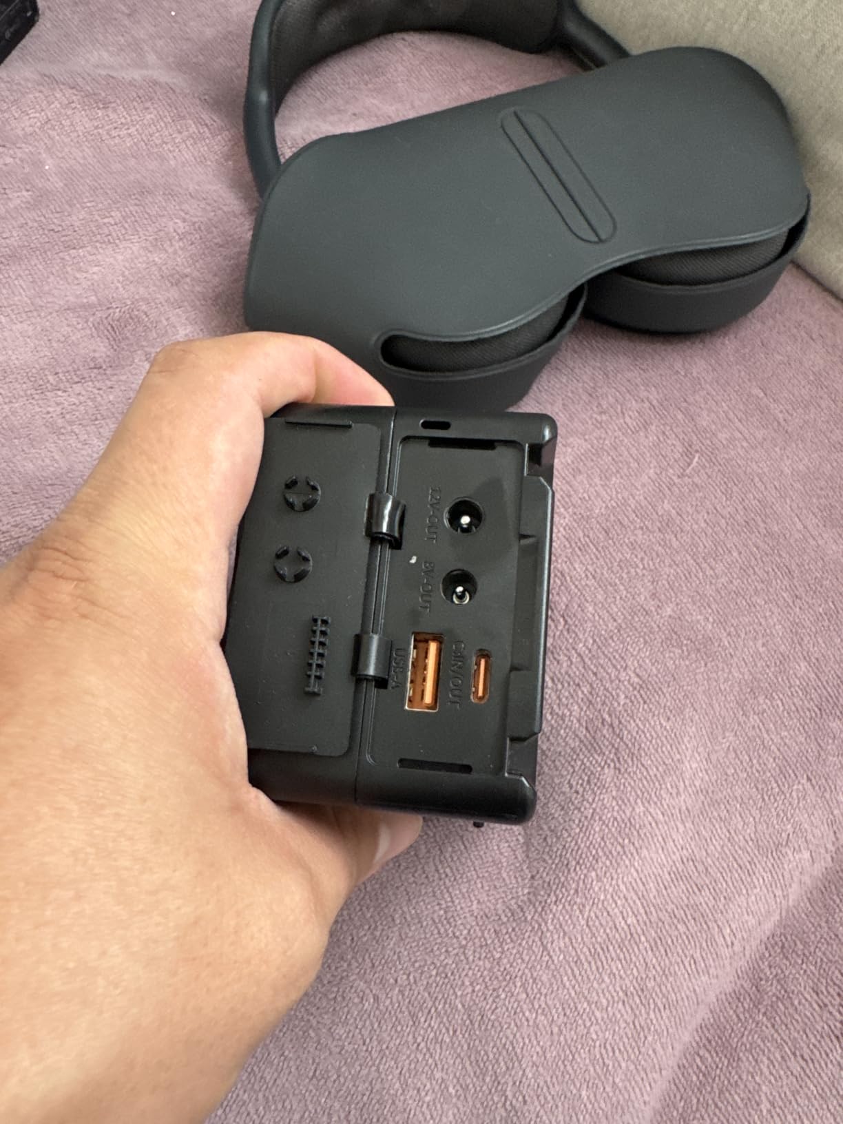 SMALLRIG V Mount Battery, 99Wh / 6800mAh V Mount Battery with 65W Output, 2.5H Full Charge, PD 3.0 USB-C Fast Charging, for Filmmakers, Cameras, Camcorders, Phones, Monitors, Video Lights customer photo 1