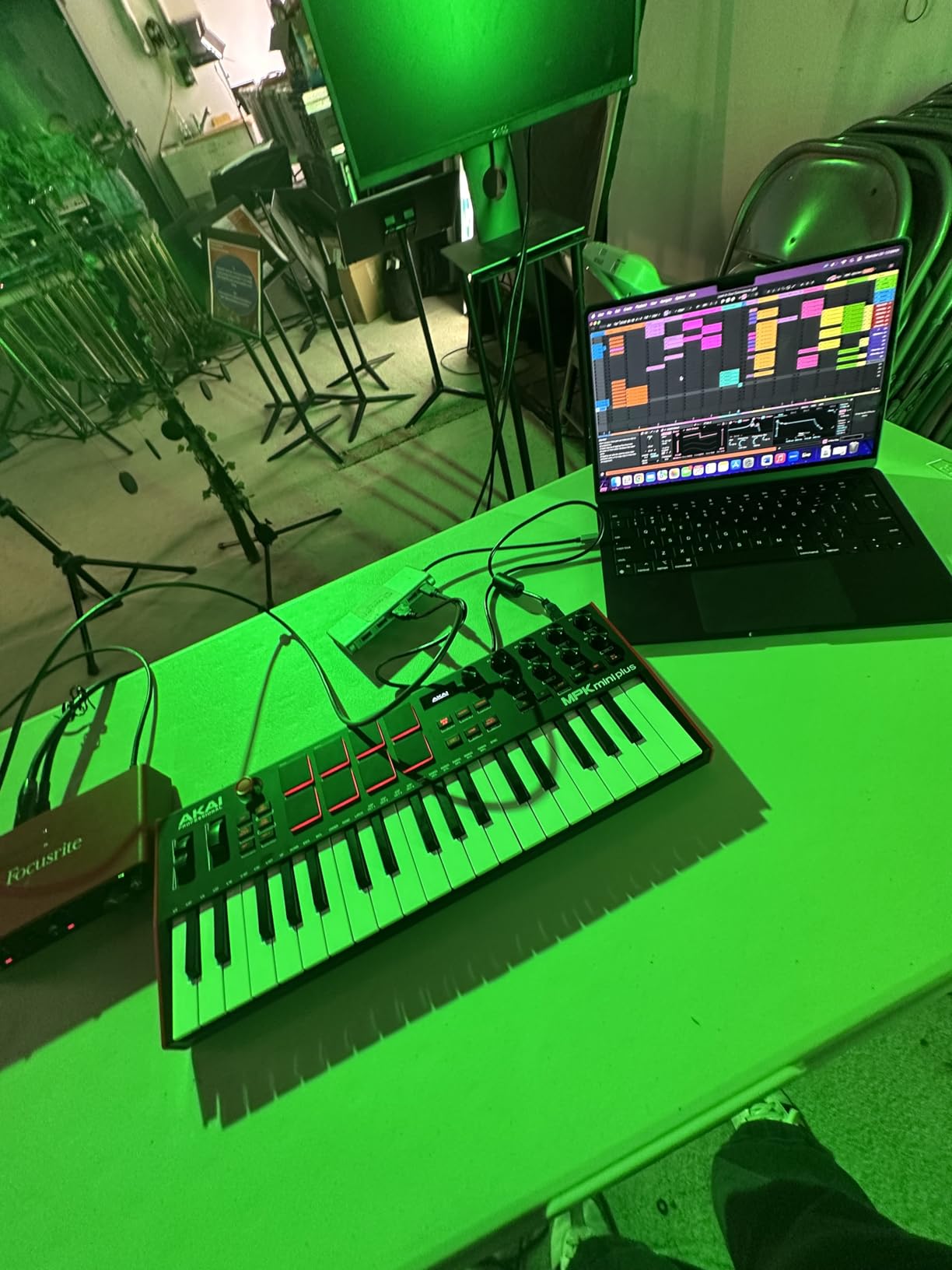 Akai Professional MPK Mini Plus - USB MIDI Keyboard Controller with 37 Mini Keys, 8 MPC Pads, Sequencer, MIDI/CV/Gate I/O and Native Instruments Sound Package, White Limited Edition customer photo 1
