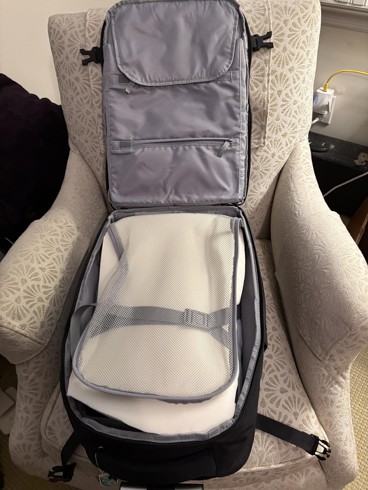 BAGSMART Rolling Camera Bag for DSLRs customer photo 1