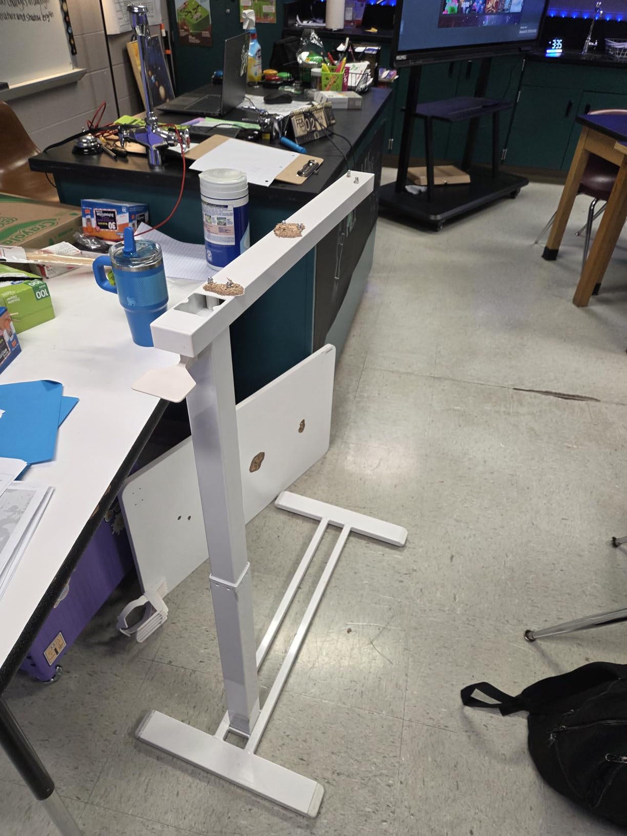 FLEXISPOT Mobile Standing Desk with Wheels Pneumatic Laptop Desk Rolling Computer Cart Movable Height Adjustable Small Sit Stand Desk Computer Workstations Home Use (27.6