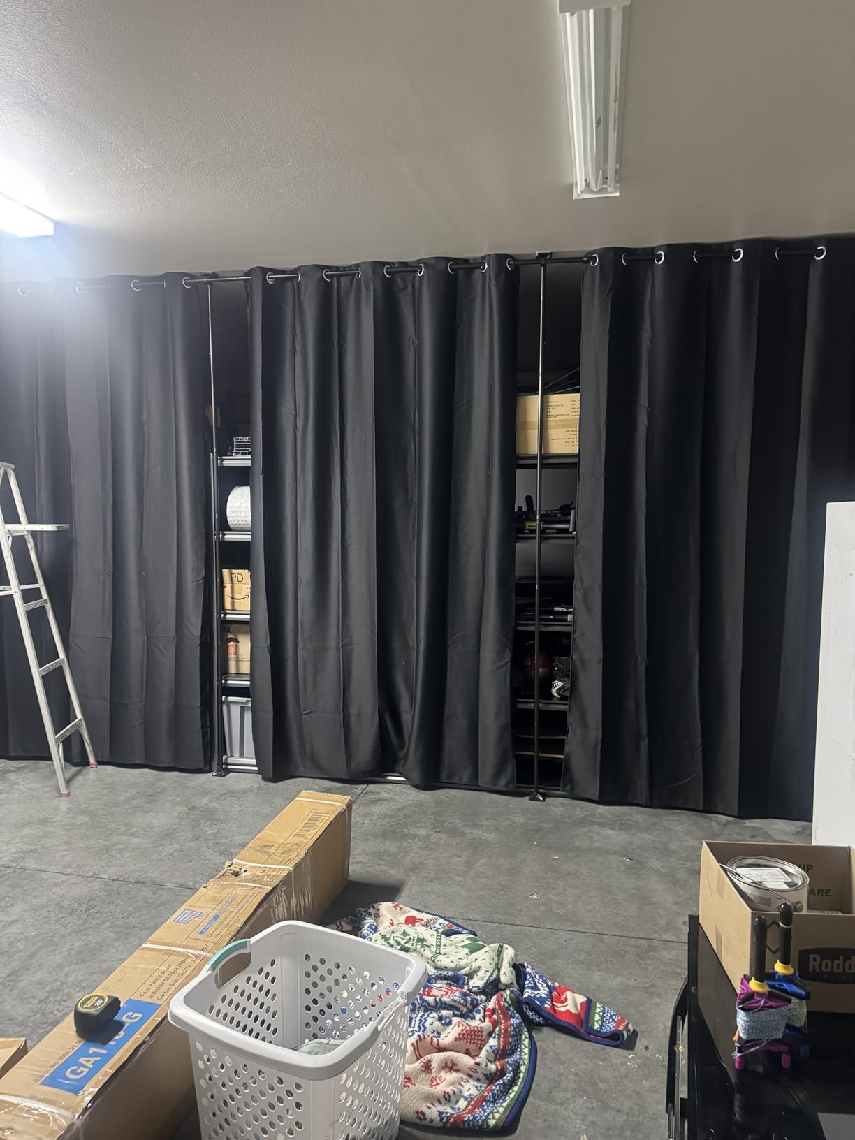 SUNALLY Room Divider No Drilling Curtain Rod Wall Divider for Room Separation, 4-10ft(H) 28-114inch(W) Adjustable, Heavy Duty Partition Space Separator Freestanding Tension Curtain Stand, Black customer photo 1