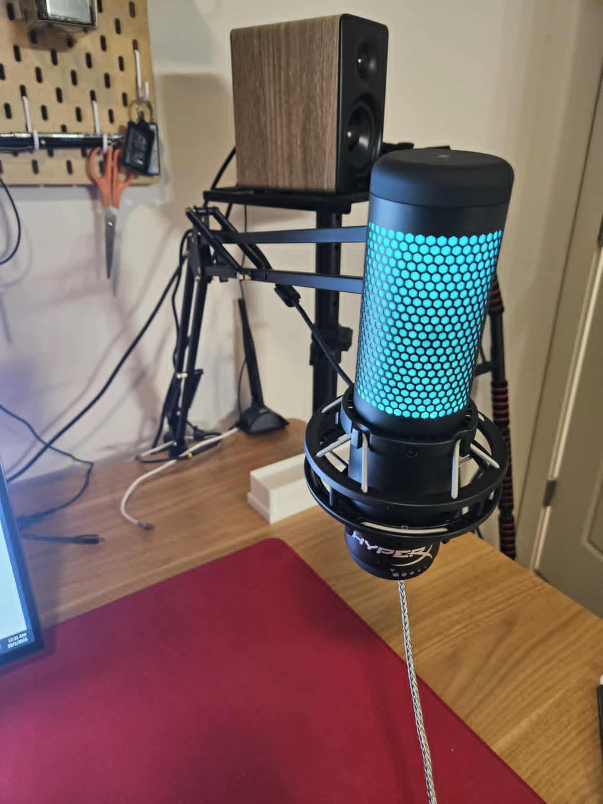 HyperX QuadCast 2 S - USB Microphone, with RGB Lighting, Streaming and Podcasting customer photo 2