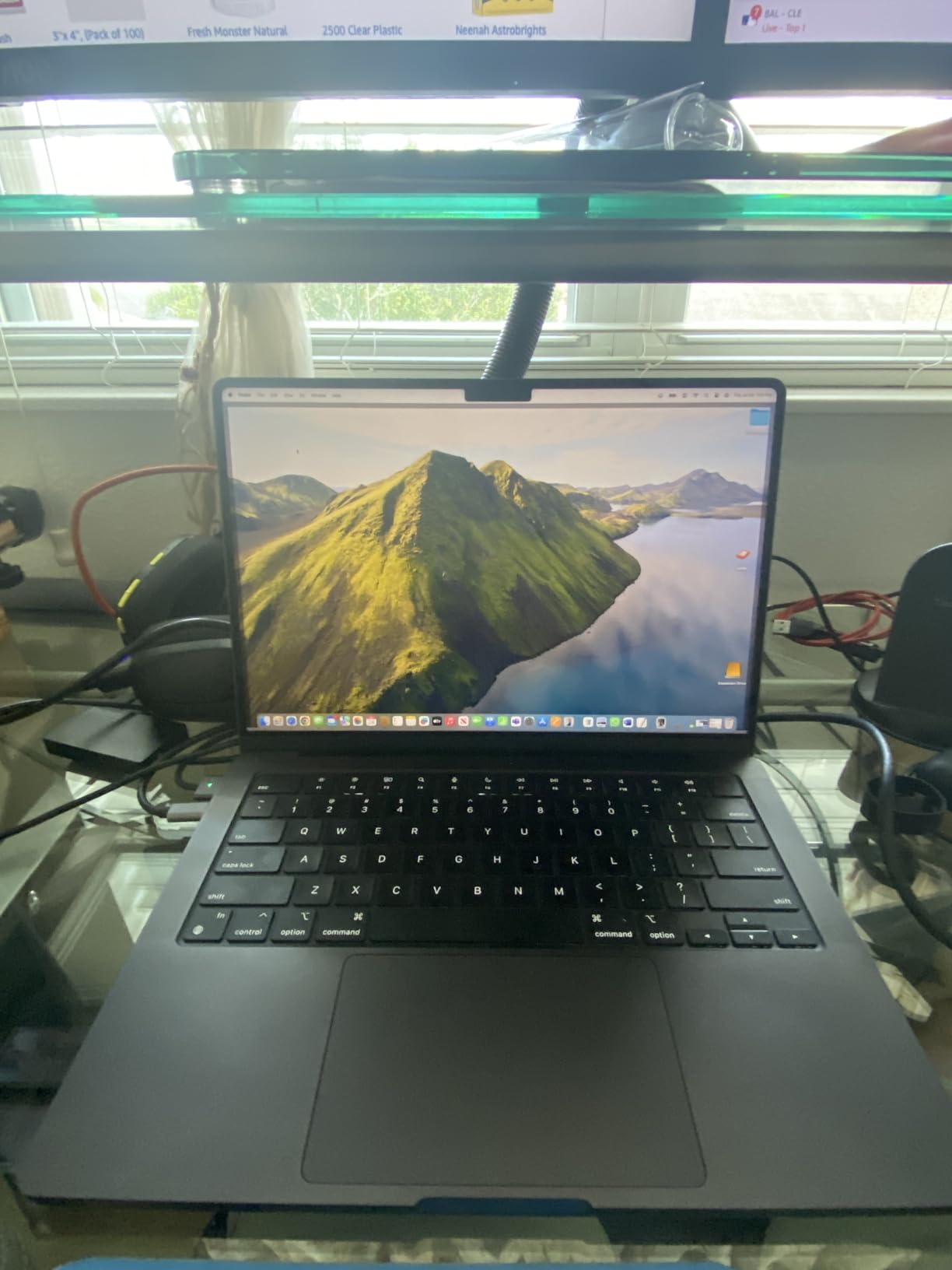 Apple 2024 MacBook Pro Laptop with M4 Pro, 14‑core CPU, 20‑core GPU: Built for Apple Intelligence, 14.2-inch Liquid Retina XDR Display, 24GB Unified Memory, 1TB SSD Storage; Space Black customer photo 1