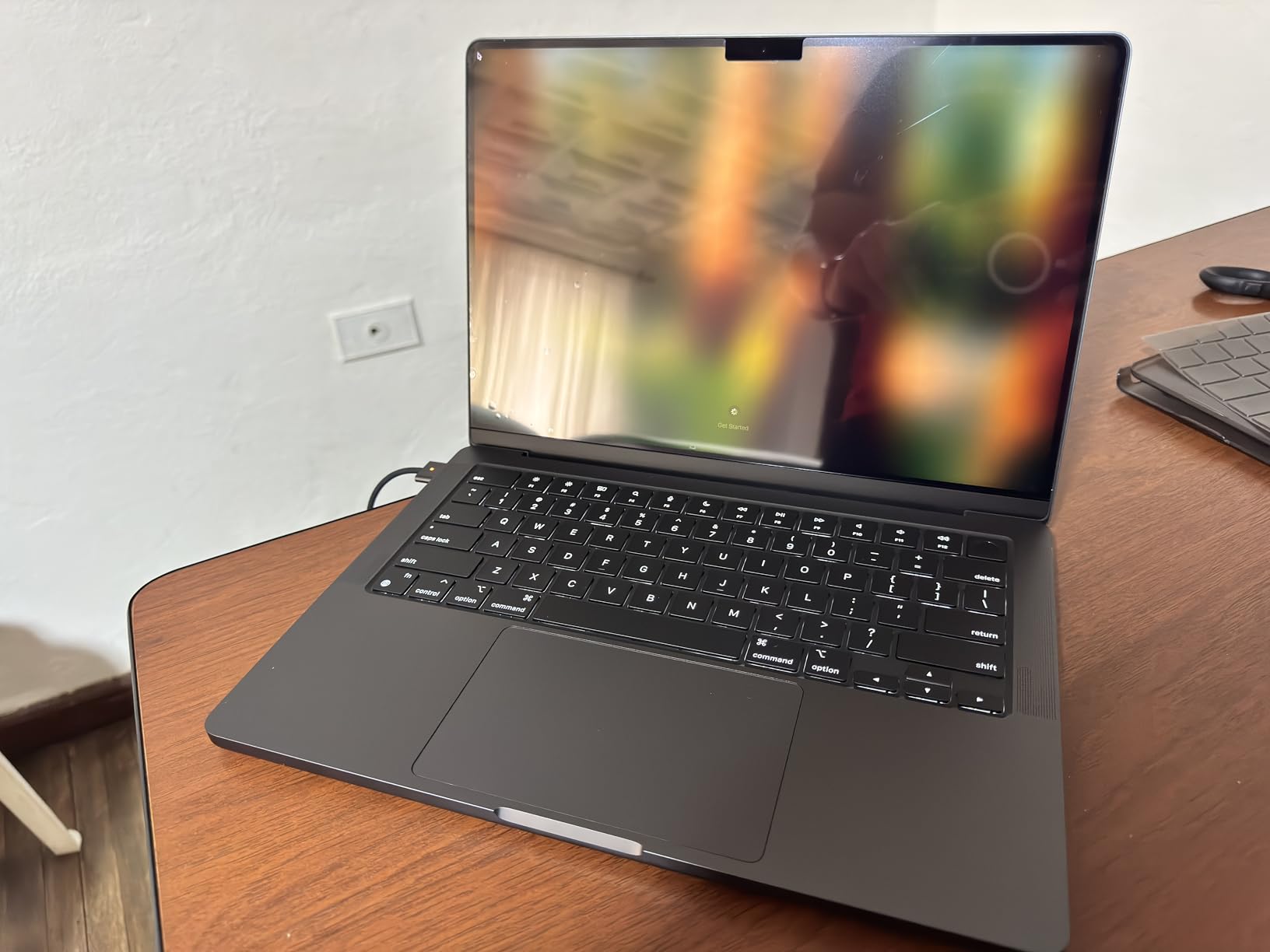 Apple 2024 MacBook Pro Laptop with M4 Pro, 14‑core CPU, 20‑core GPU: Built for Apple Intelligence, 14.2-inch Liquid Retina XDR Display, 24GB Unified Memory, 1TB SSD Storage; Space Black customer photo 2