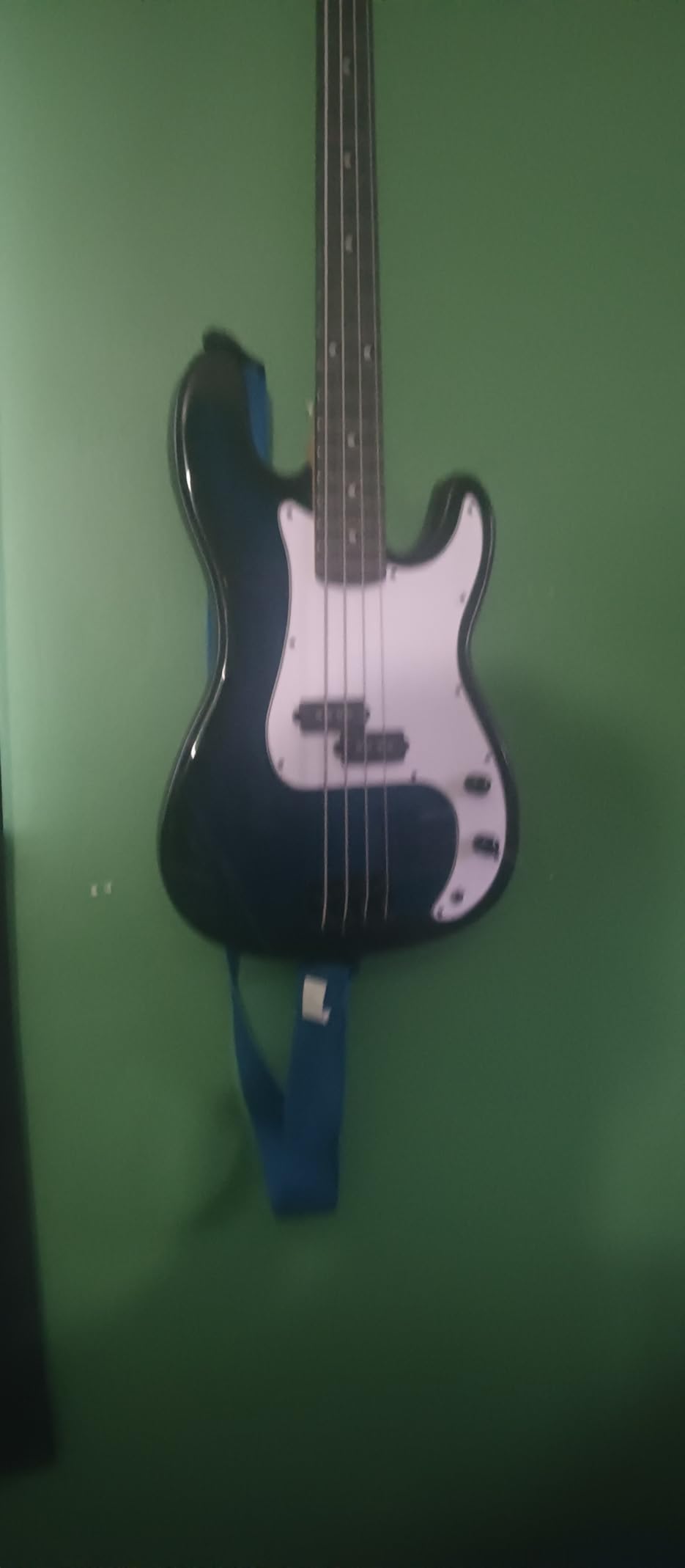 Best Choice Products Full Size Beginner 4-String Electric Bass Guitar, Wooden PB-Style Bass Starter Set w/Padded Carrying Case, Hollywood Blue/Mint customer photo 1