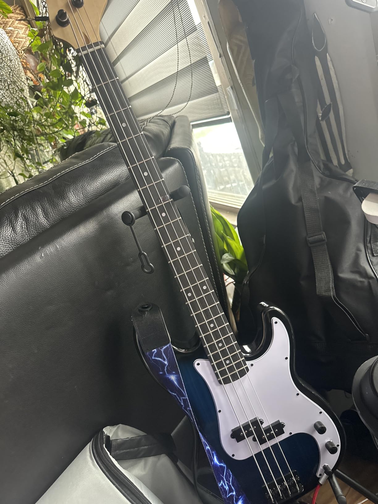 Best Choice Products Full Size Beginner 4-String Electric Bass Guitar, Wooden PB-Style Bass Starter Set w/Padded Carrying Case, Hollywood Blue/Mint customer photo 2