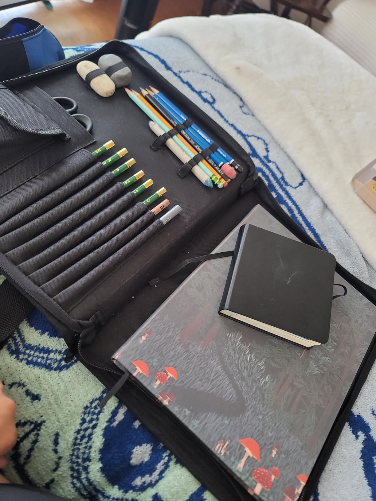 MEEDEN Sketch Bag: Portable Artist Sketch Portfolio Case for 9